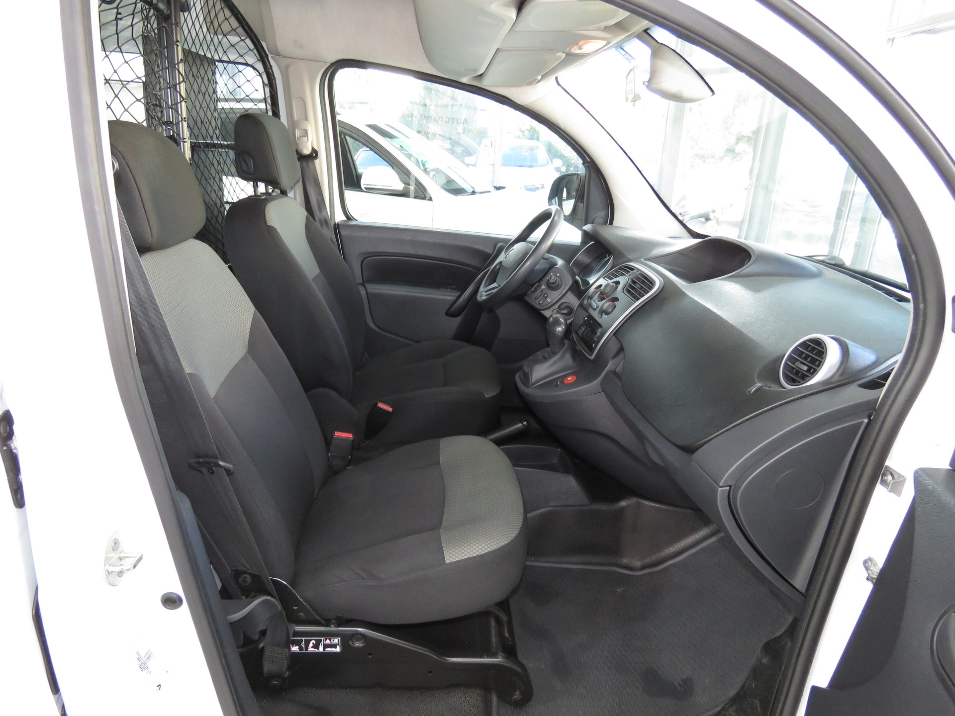 RENAULT Kangoo Z.E. Business (Automat)-image-11