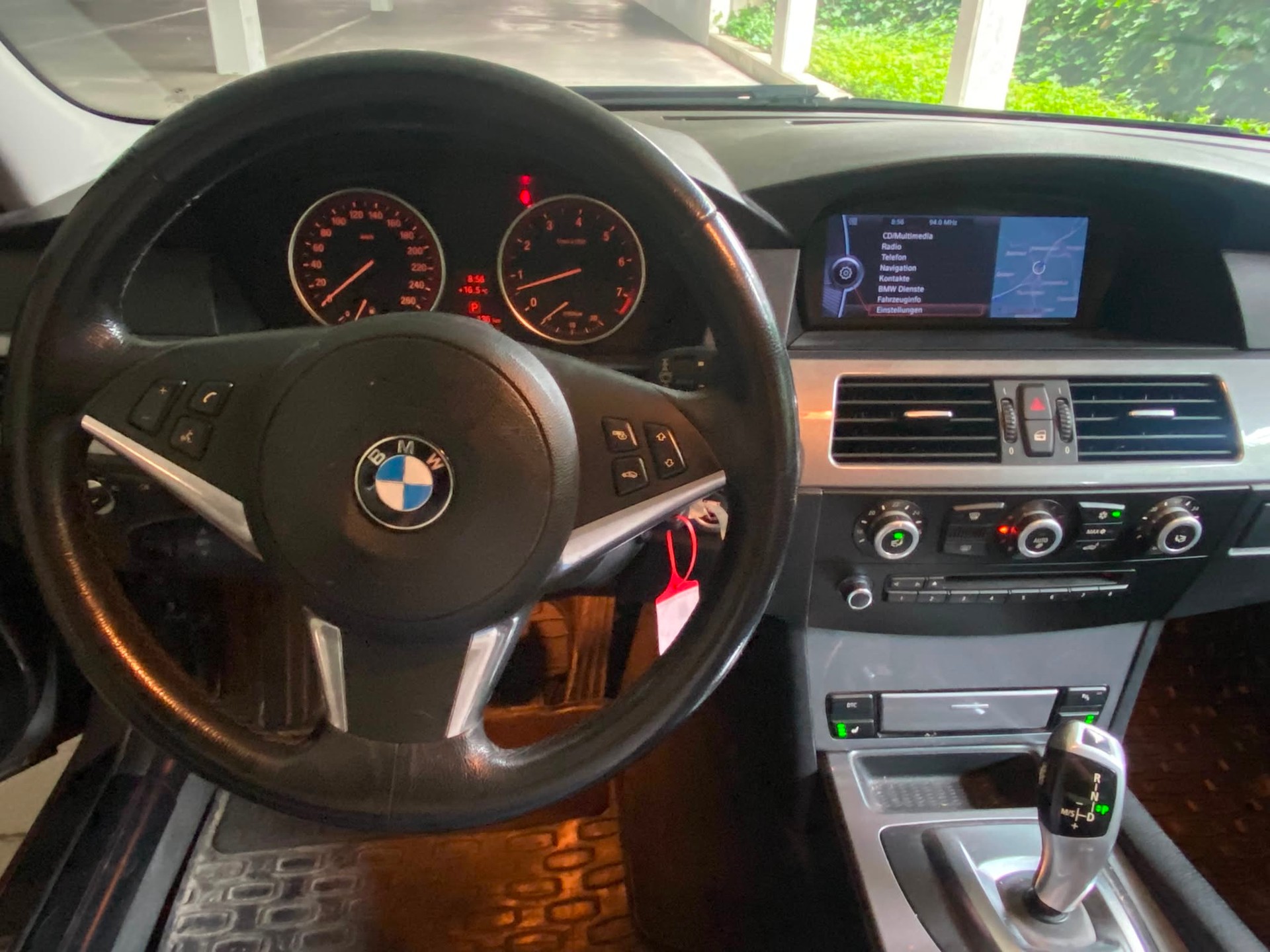 BMW 525i Touring Steptronic-image-12