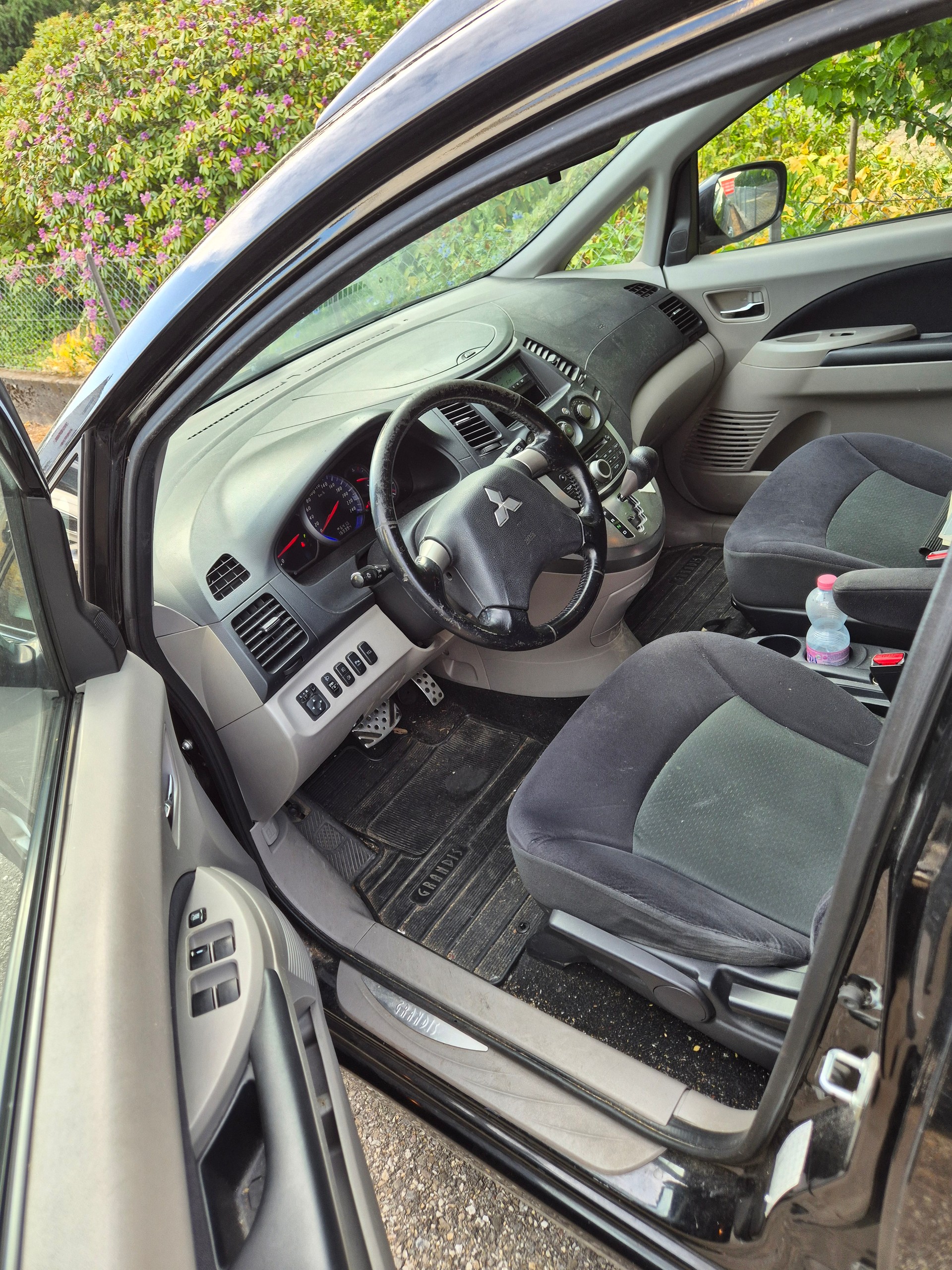 MITSUBISHI Grandis 2.4 16V Motion Automatic-image-13