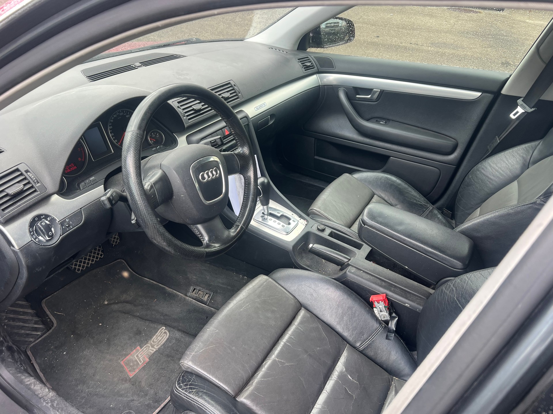 AUDI A4 Avant 2.0 Turbo FSI-image-6