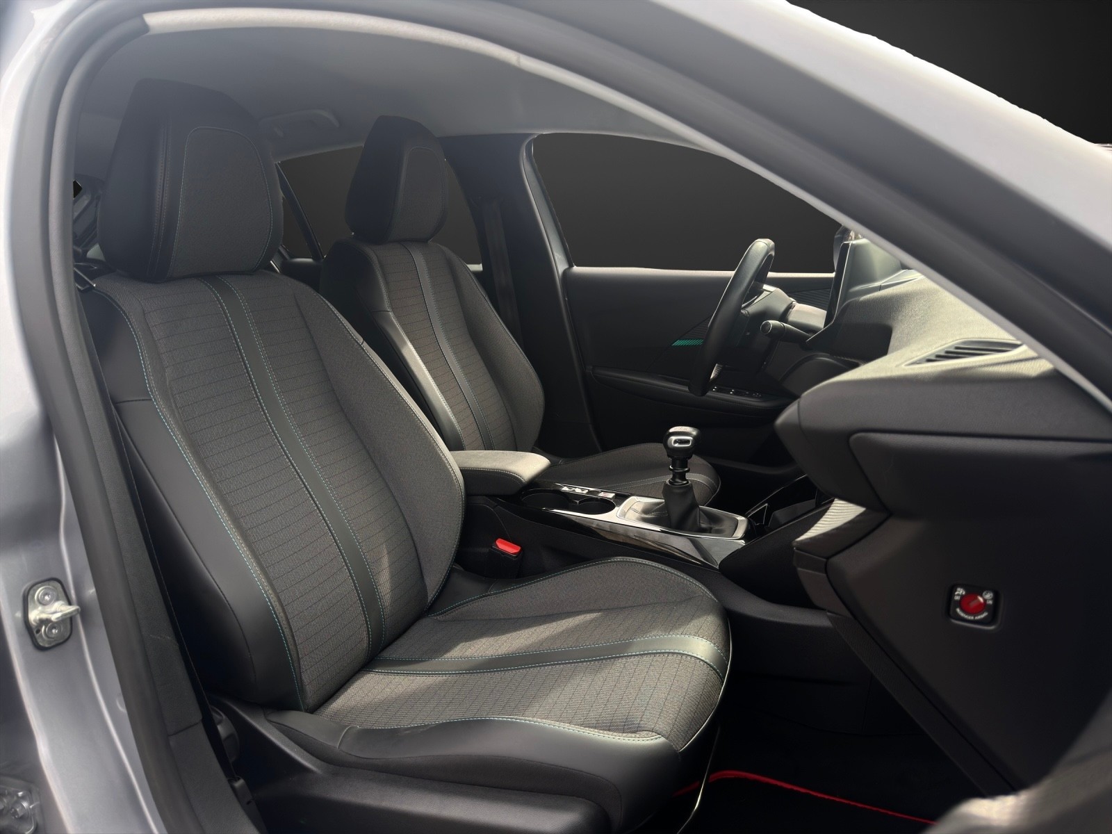 PEUGEOT 208 1.2 PureTech Active mit 101 PS-image-8