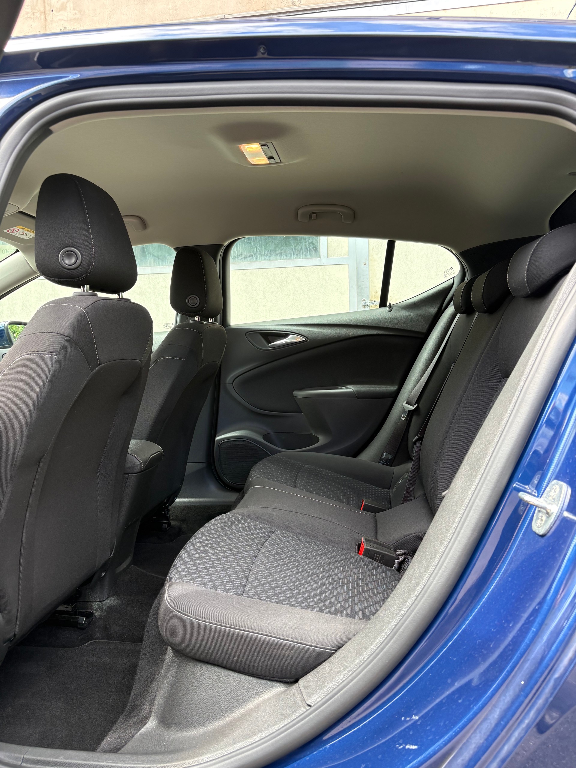 OPEL Astra 1.2i Turbo Edition-image-6