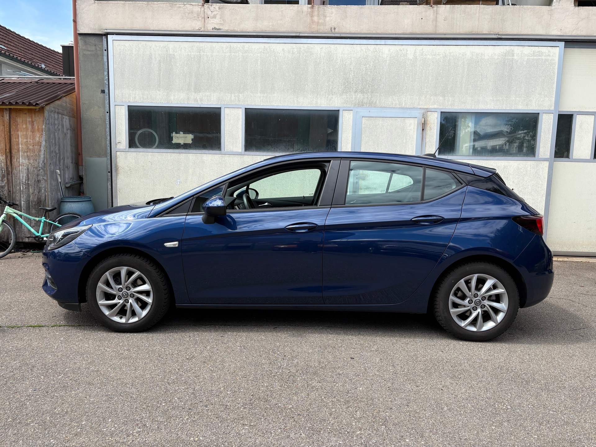 OPEL Astra 1.2i Turbo Edition-image-2