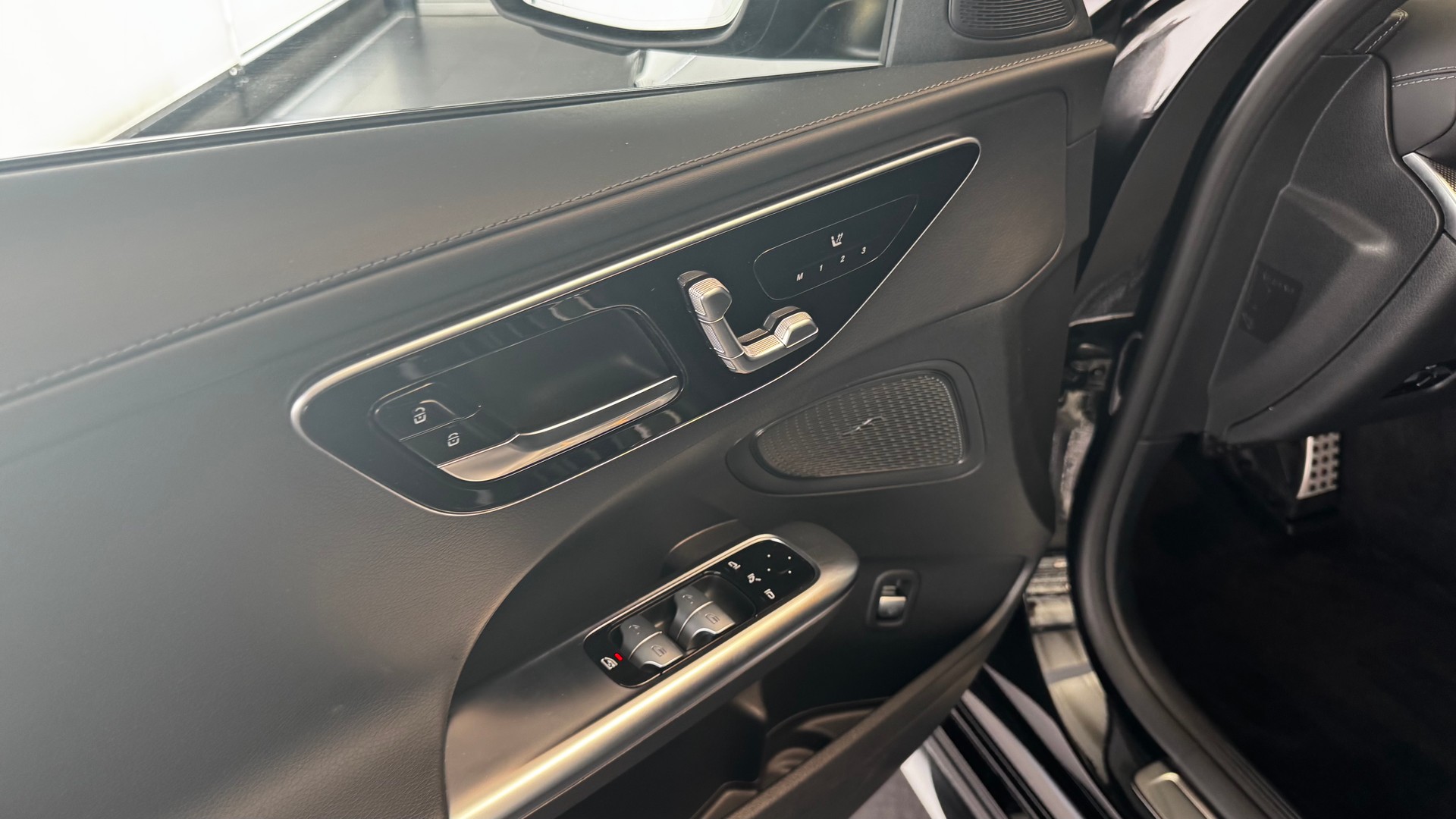 MERCEDES-BENZ C 220 d Swiss Star AMG Line 4matic Kombi-image-15