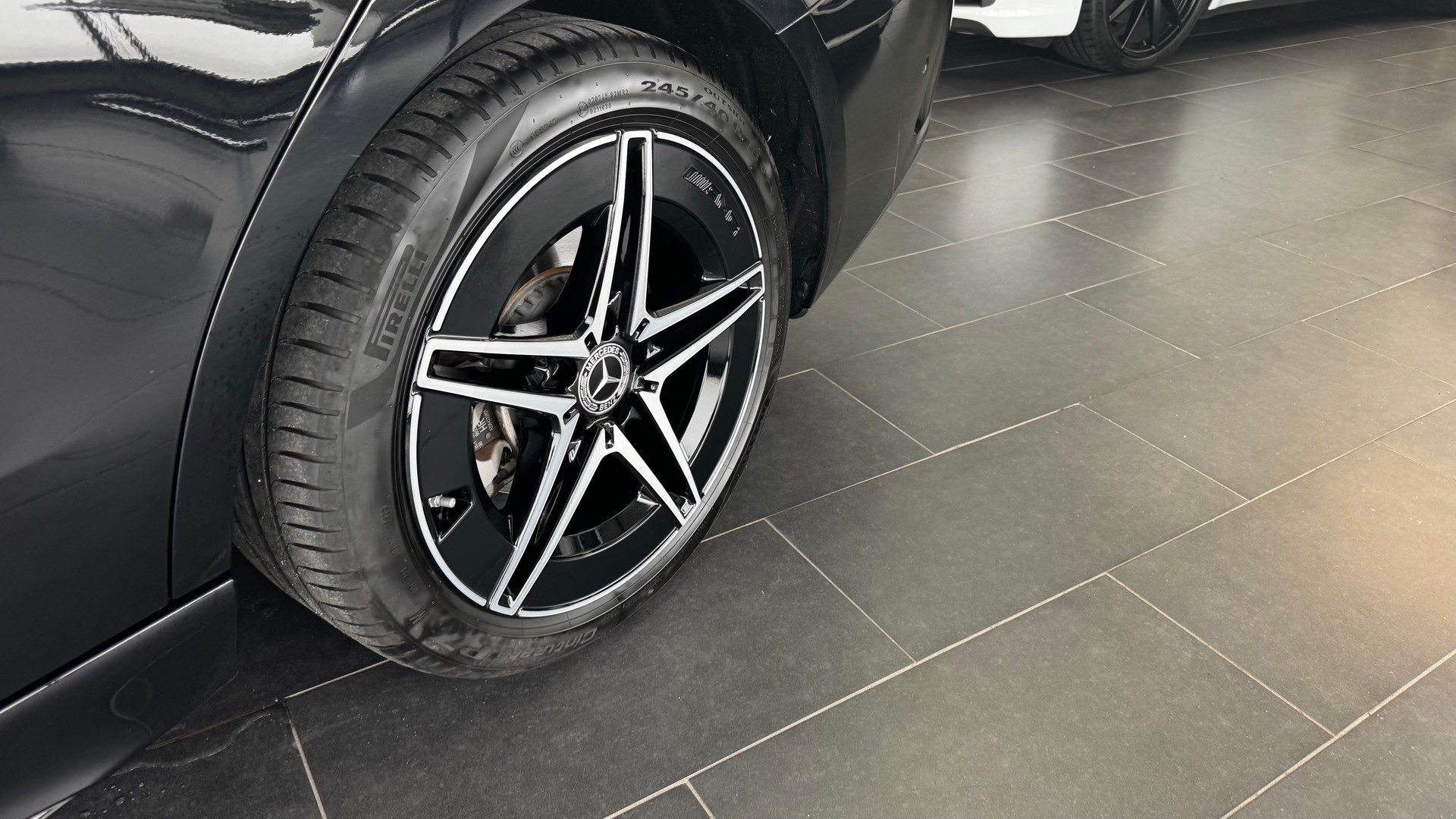 MERCEDES-BENZ C 220 d Swiss Star AMG Line 4matic Kombi-image-17