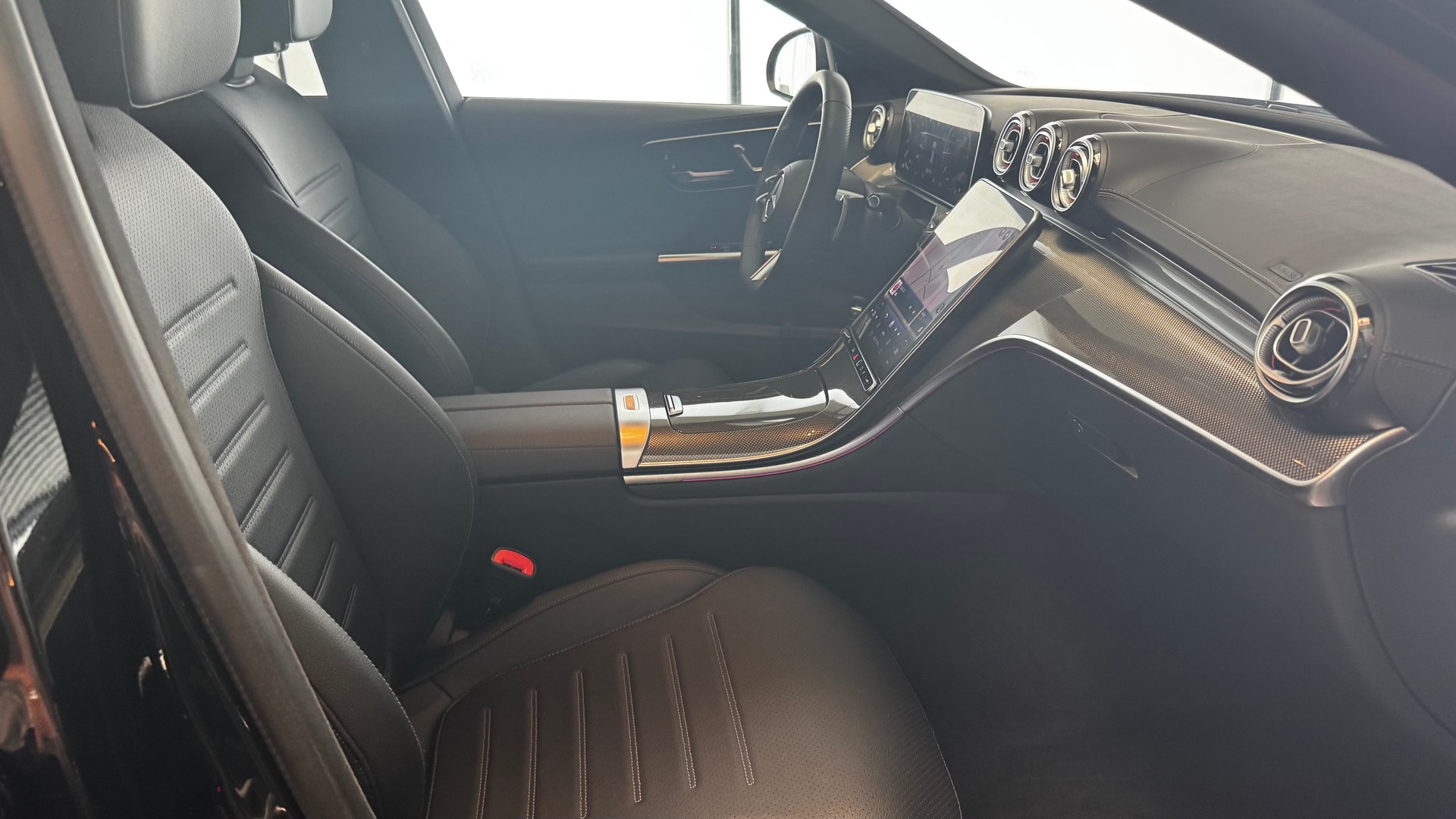 MERCEDES-BENZ C 220 d Swiss Star AMG Line 4matic Kombi-image-3
