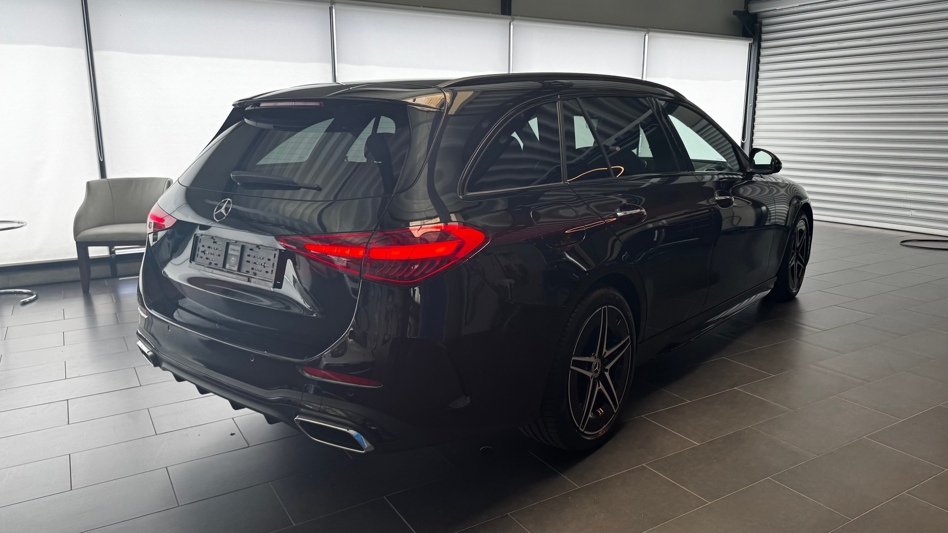 MERCEDES-BENZ C 220 d Swiss Star AMG Line 4matic Kombi-image-6