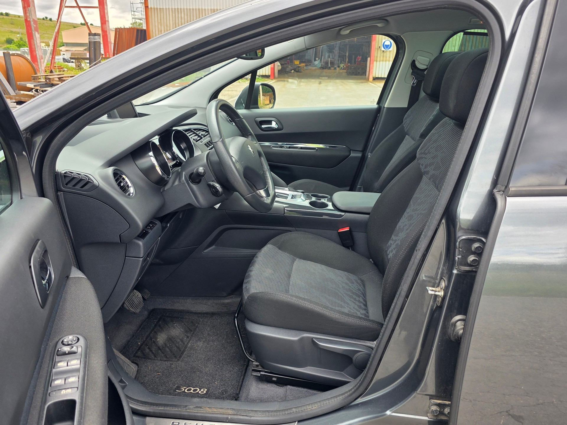 PEUGEOT 3008 1.6 16V T Sport Pack Tiptronic-image-6