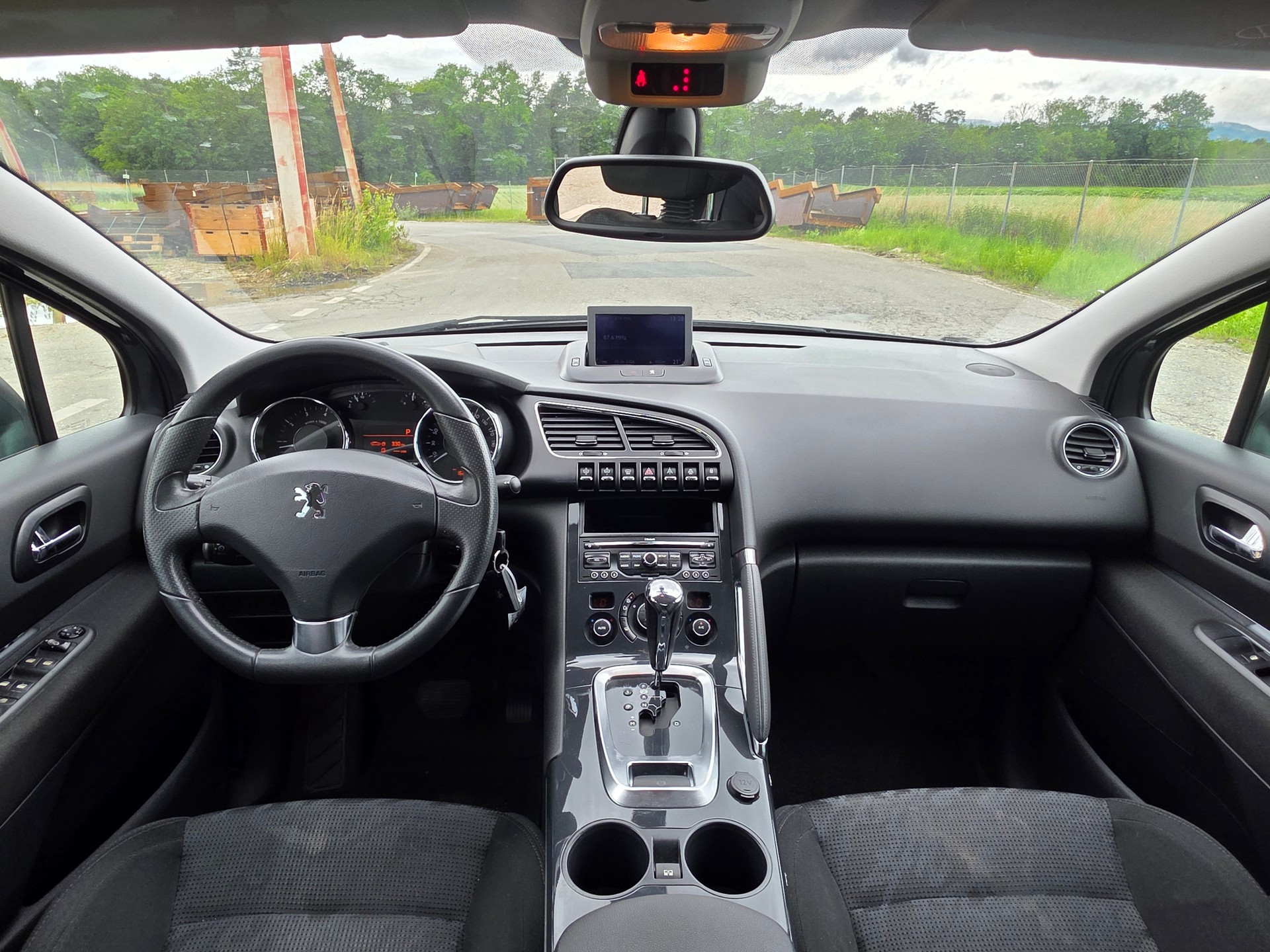 PEUGEOT 3008 1.6 16V T Sport Pack Tiptronic-image-9