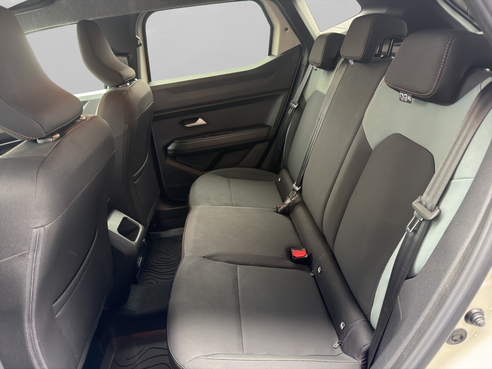 DACIA Duster 1.2 Hybrid Extreme 4WD-image-8