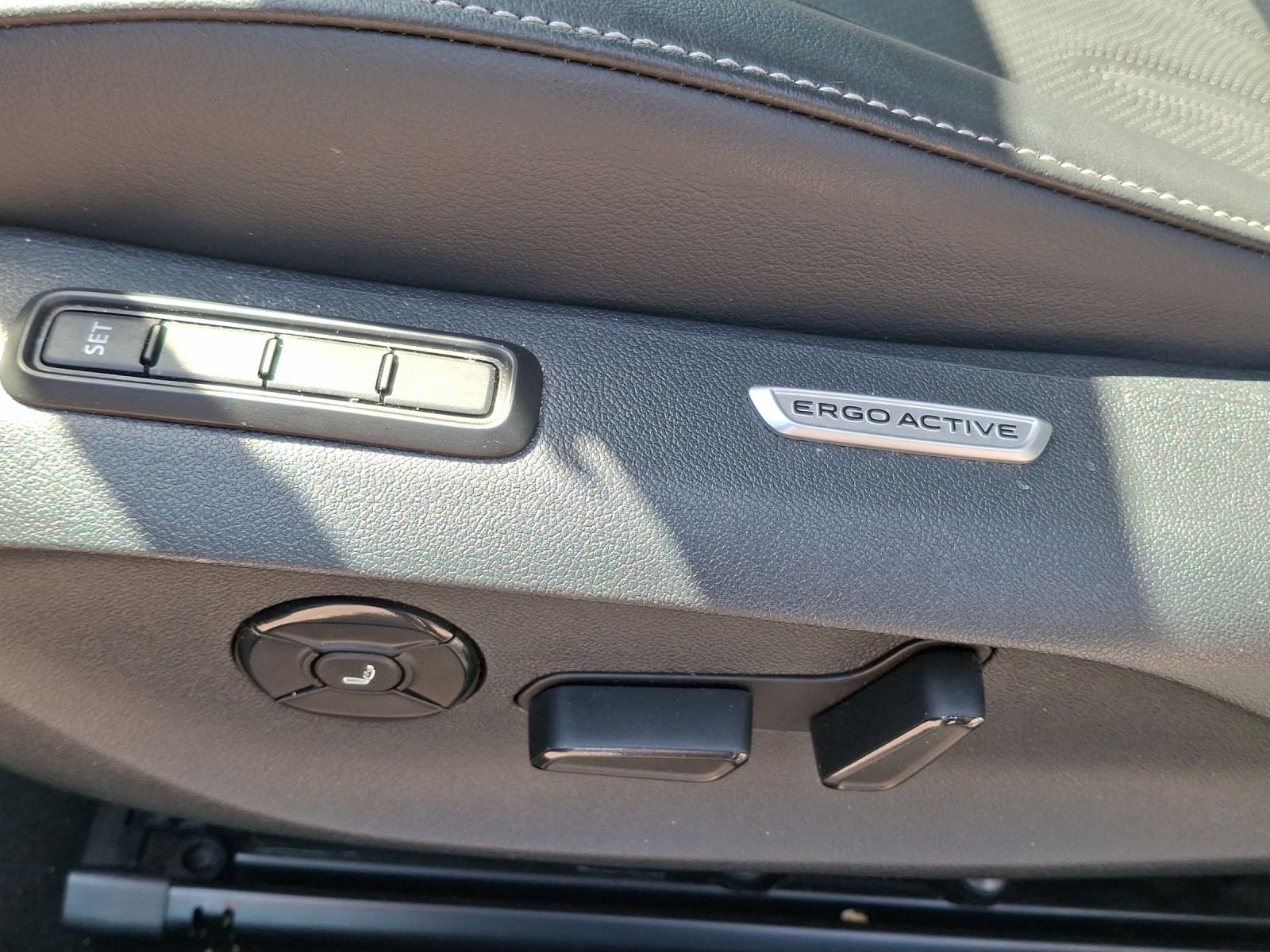 VW Passat Variant 2.0 TSI evo4 Elegance 4 Motion DSG-image-13