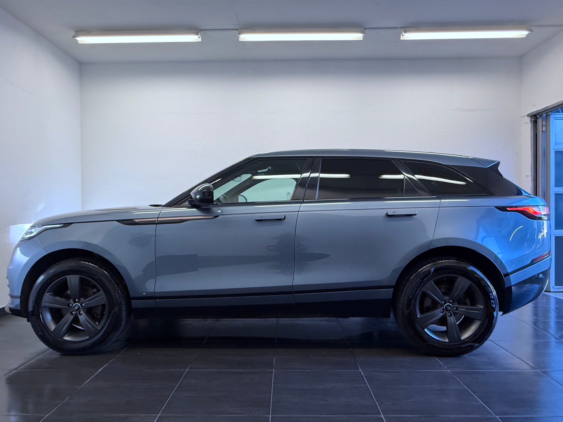 LAND ROVER Range Rover Velar R-Dynamic P 250 HSE Automatic-image-6