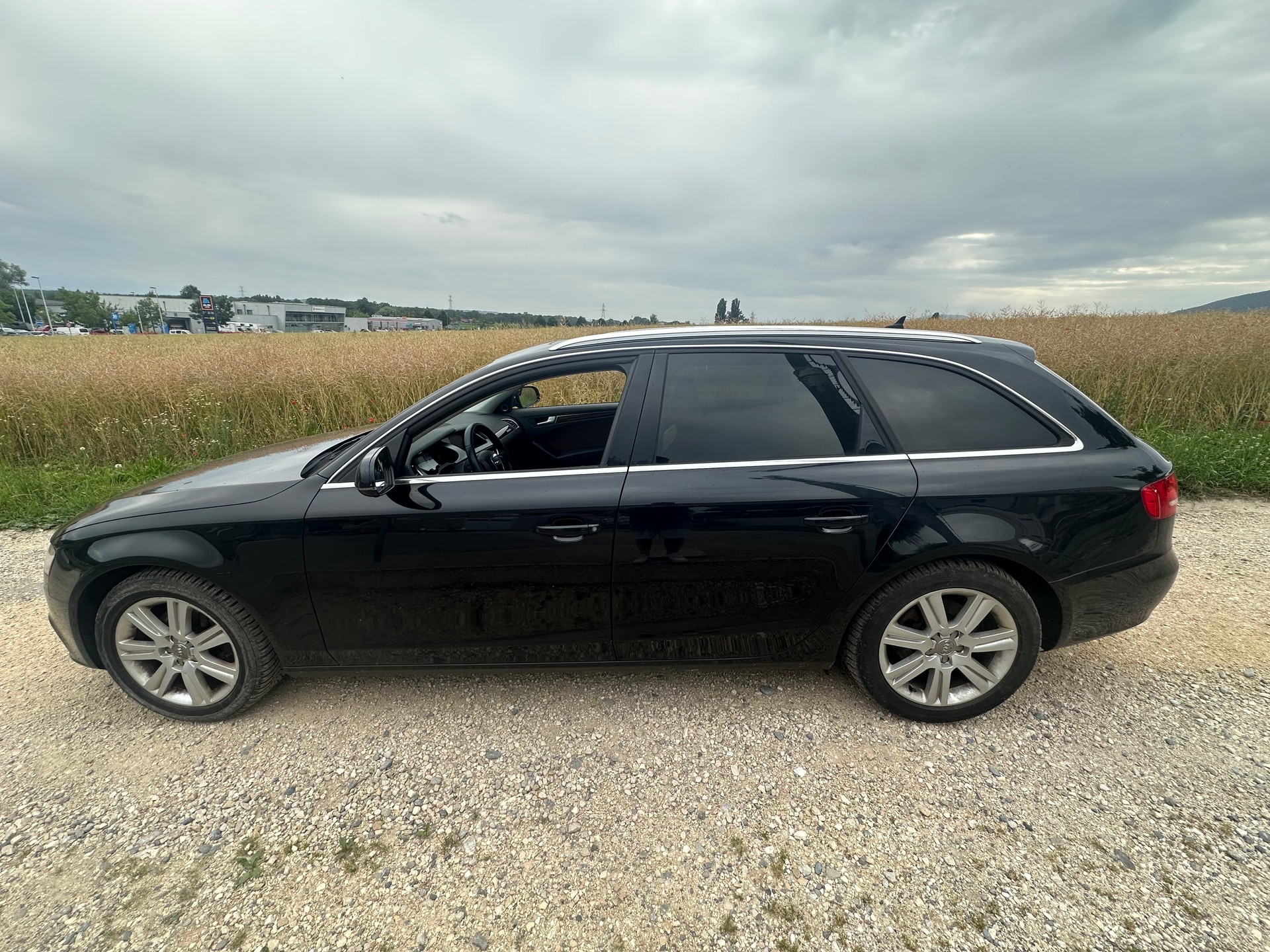 AUDI A4 Avant 3.0 TDI quattro S-tronic-image-5