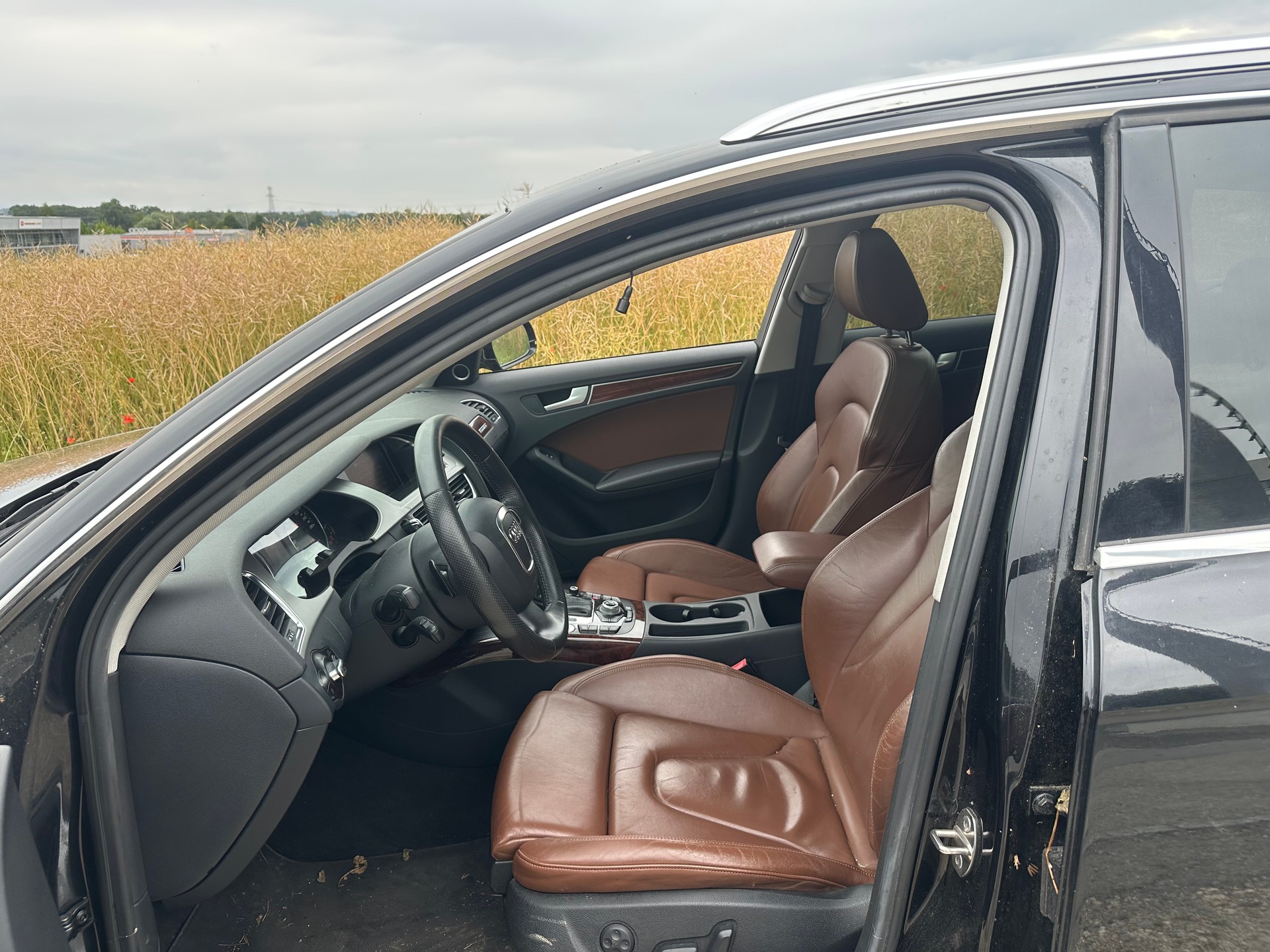 AUDI A4 Avant 3.0 TDI quattro S-tronic-image-8