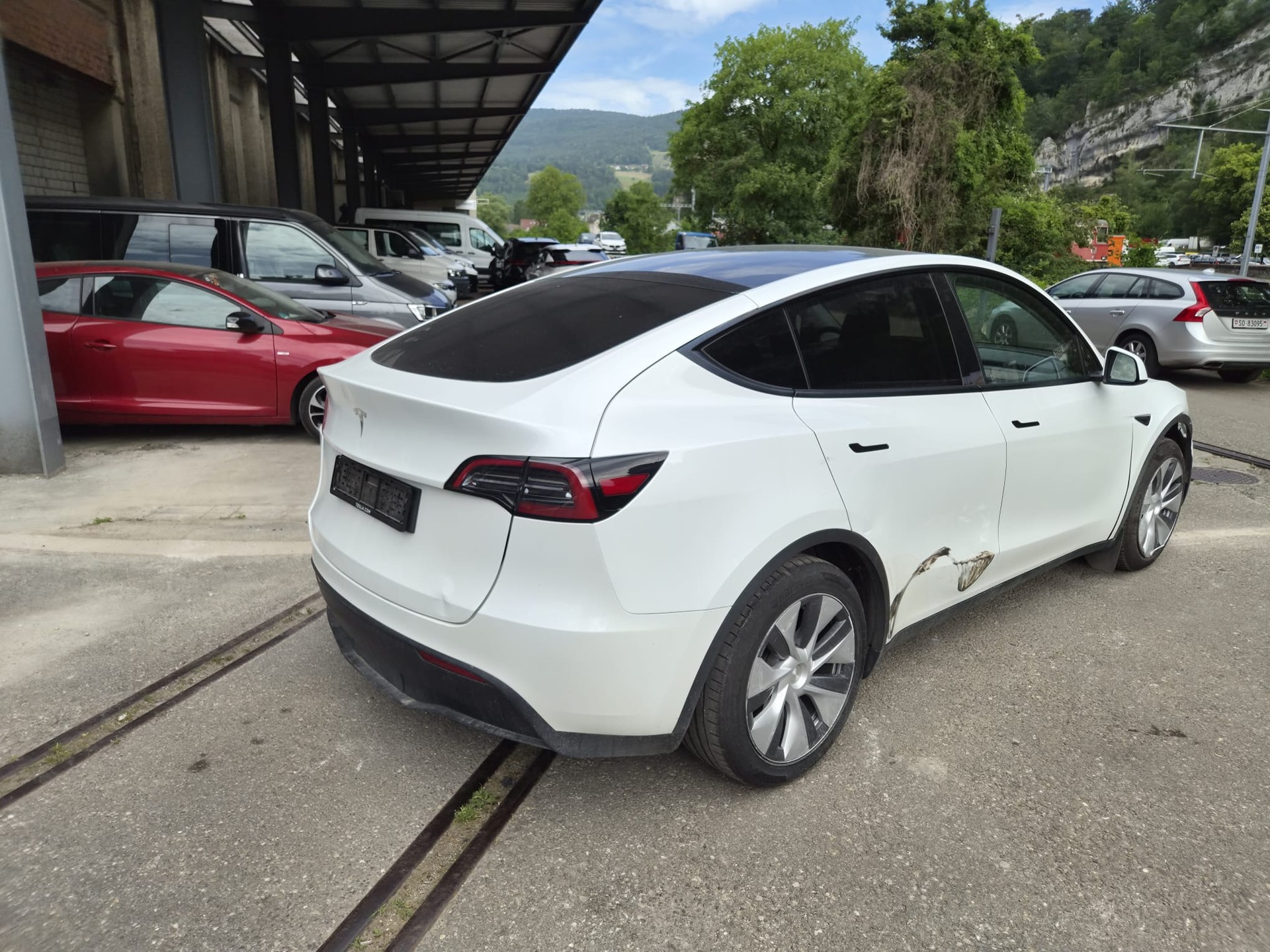 TESLA Model Y RWD-image-2
