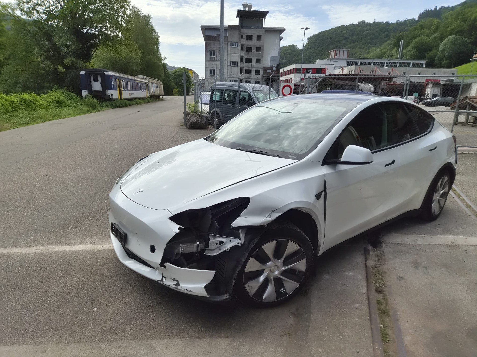 TESLA Model Y RWD-image-1