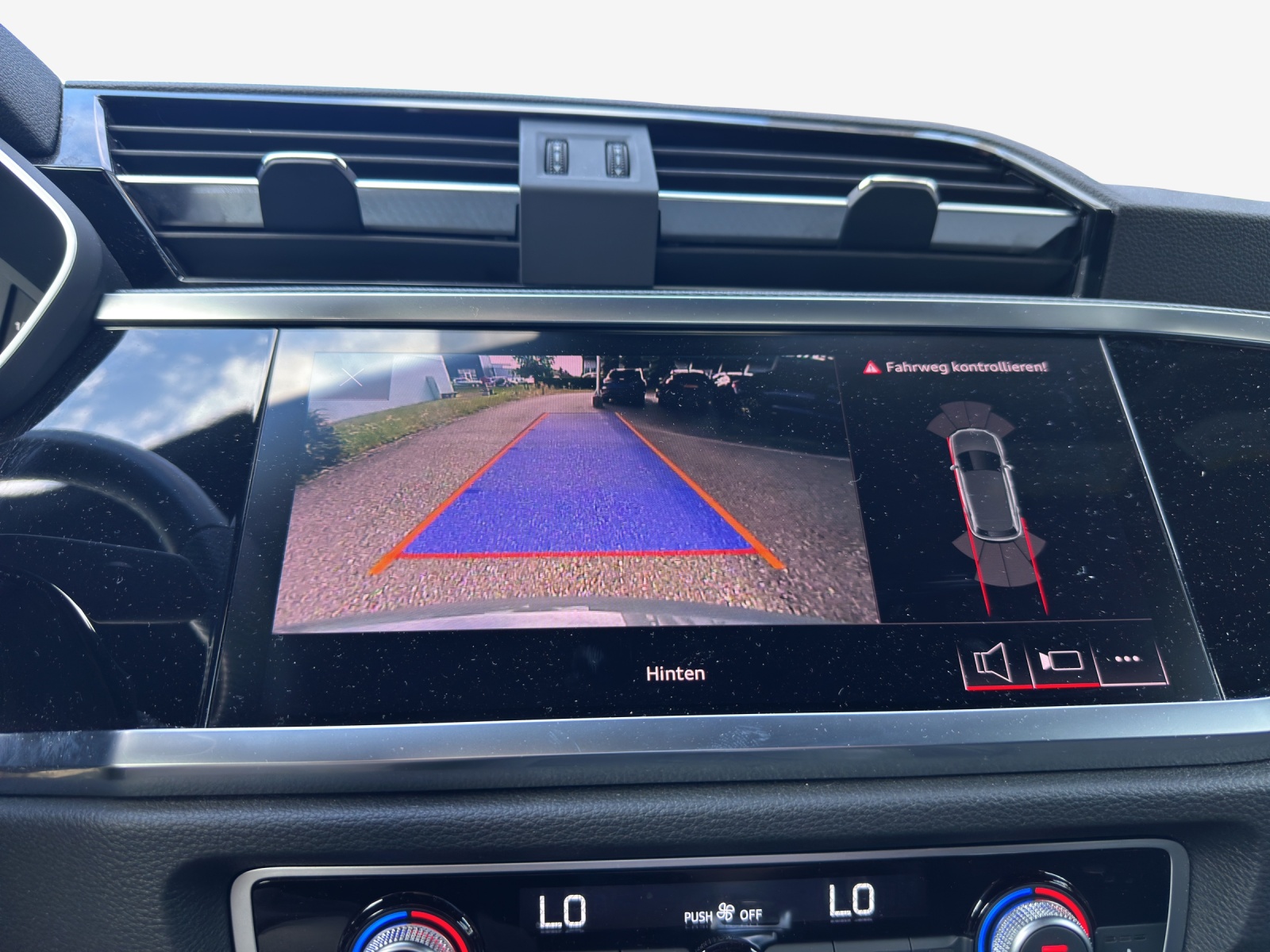 AUDI Q3 35 TFSI Attraction S-tronic-image-10