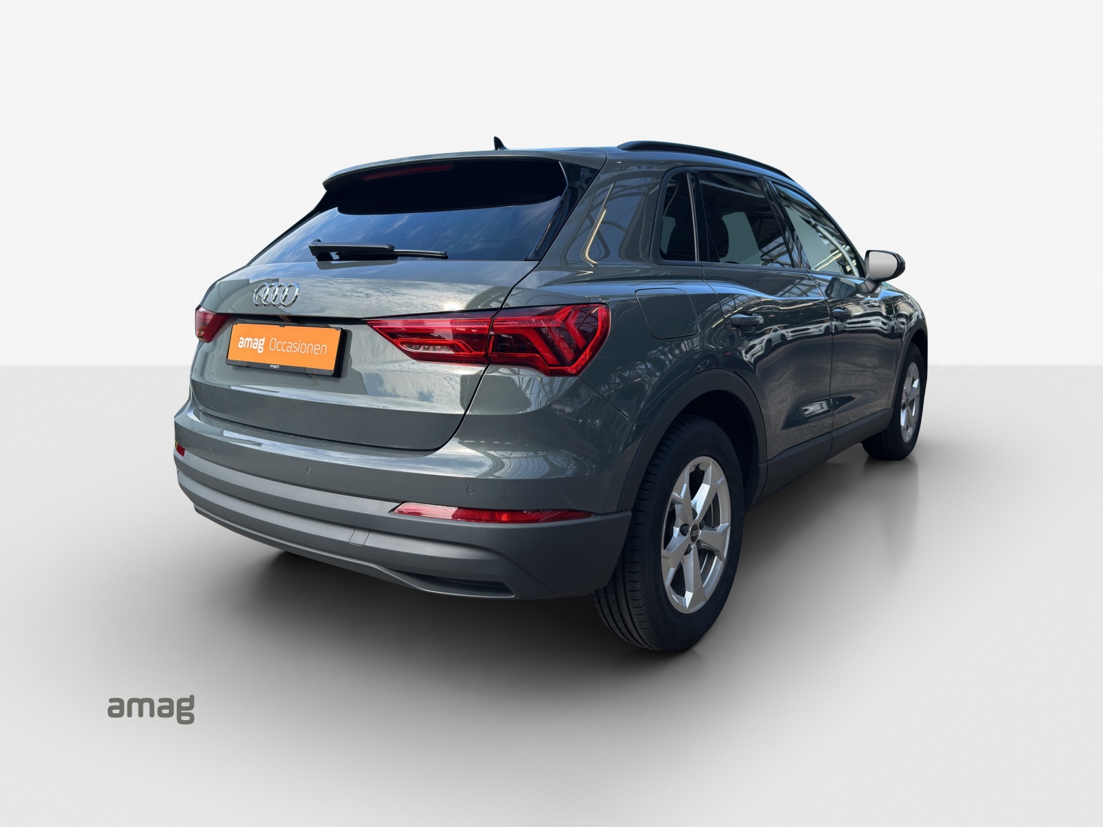 AUDI Q3 35 TFSI Attraction S-tronic-image-4
