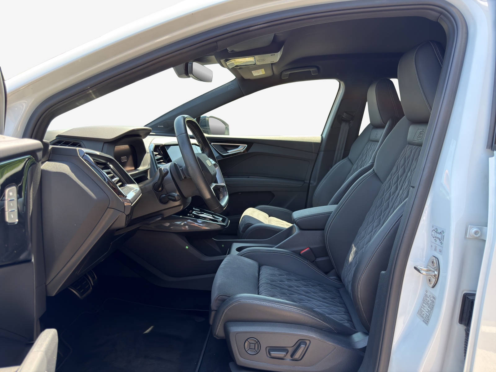 AUDI Q4 e-tron 50 quattro-image-7