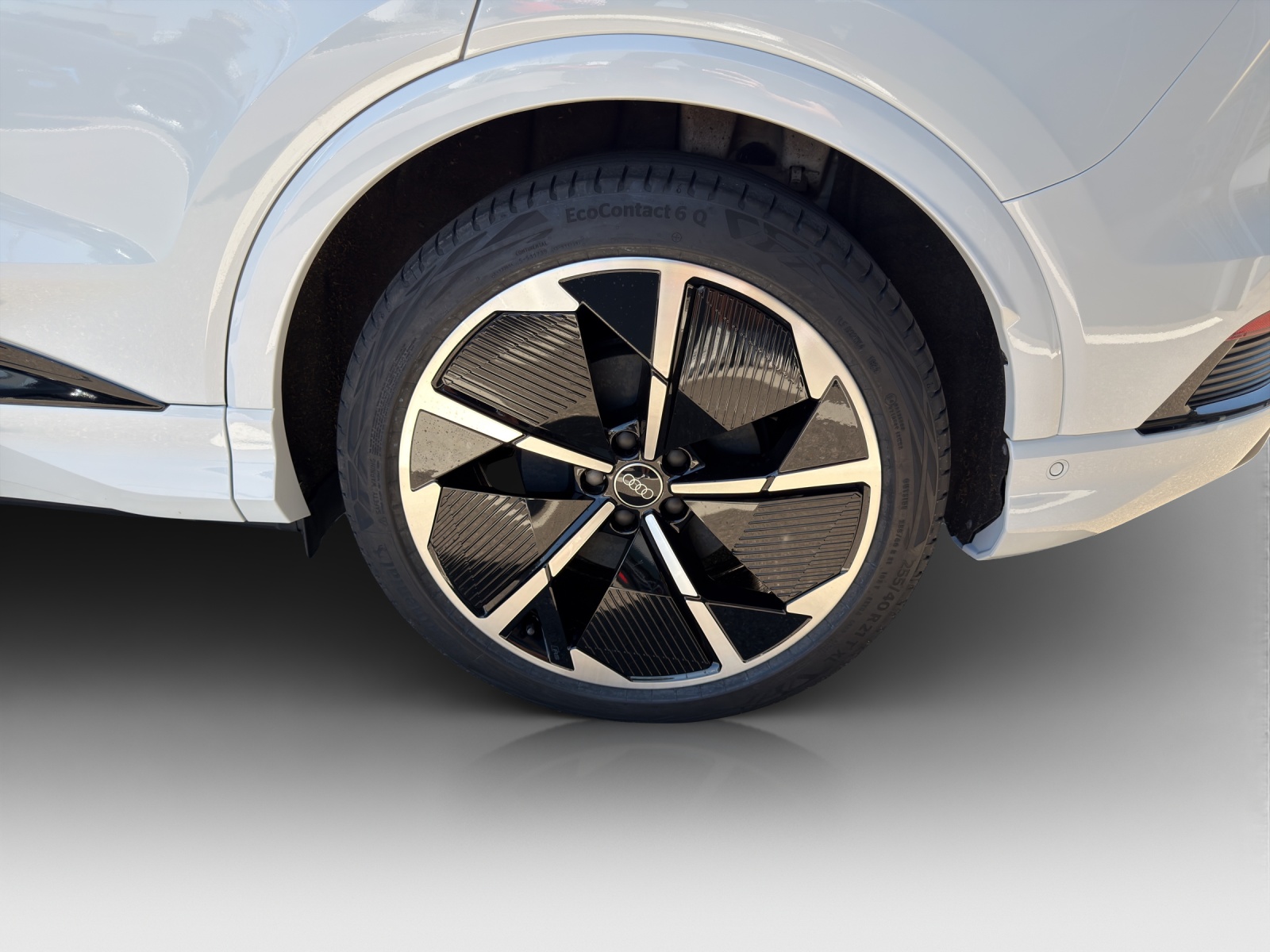 AUDI Q4 e-tron 50 quattro-image-13