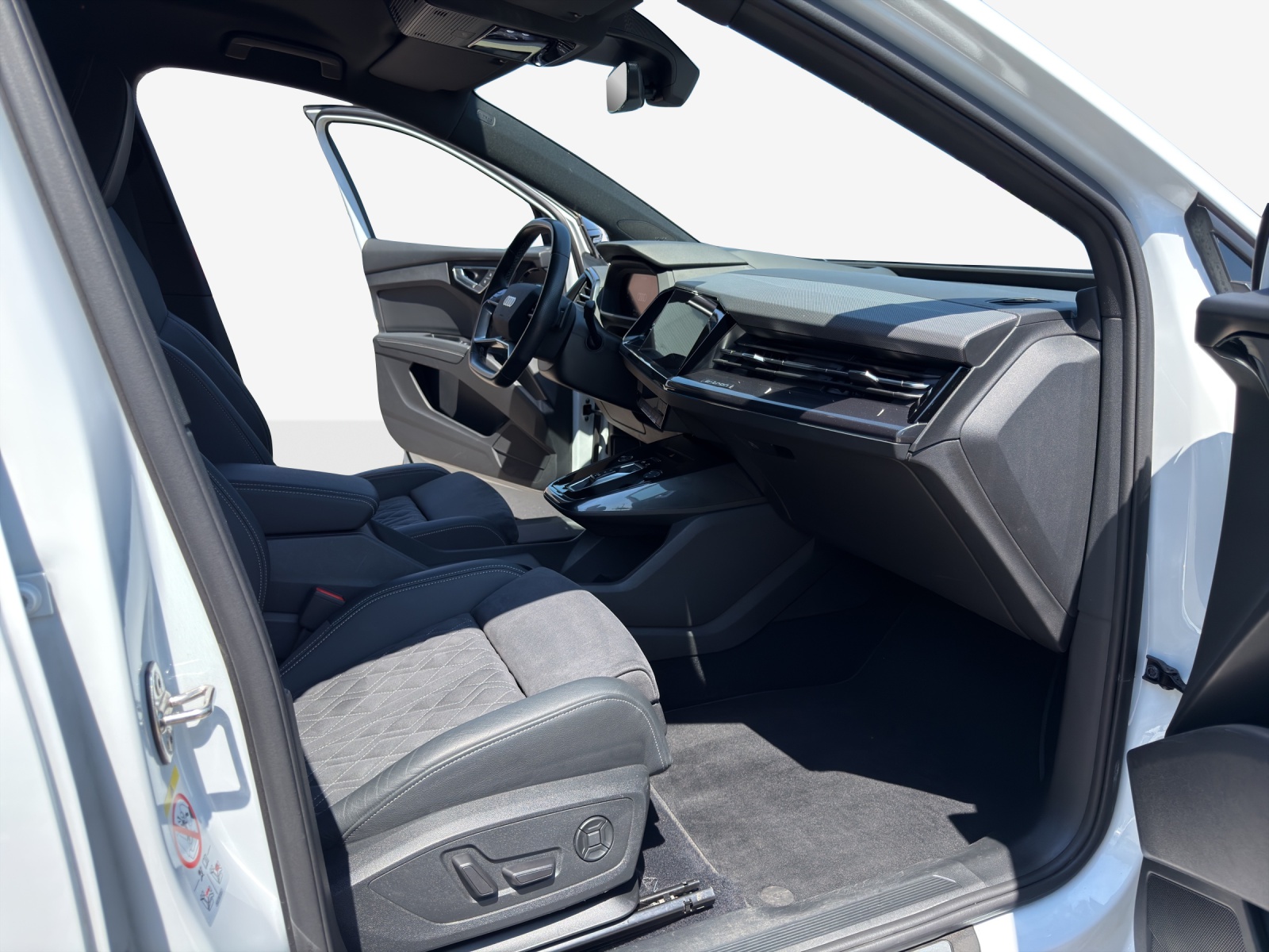 AUDI Q4 e-tron 50 quattro-image-14