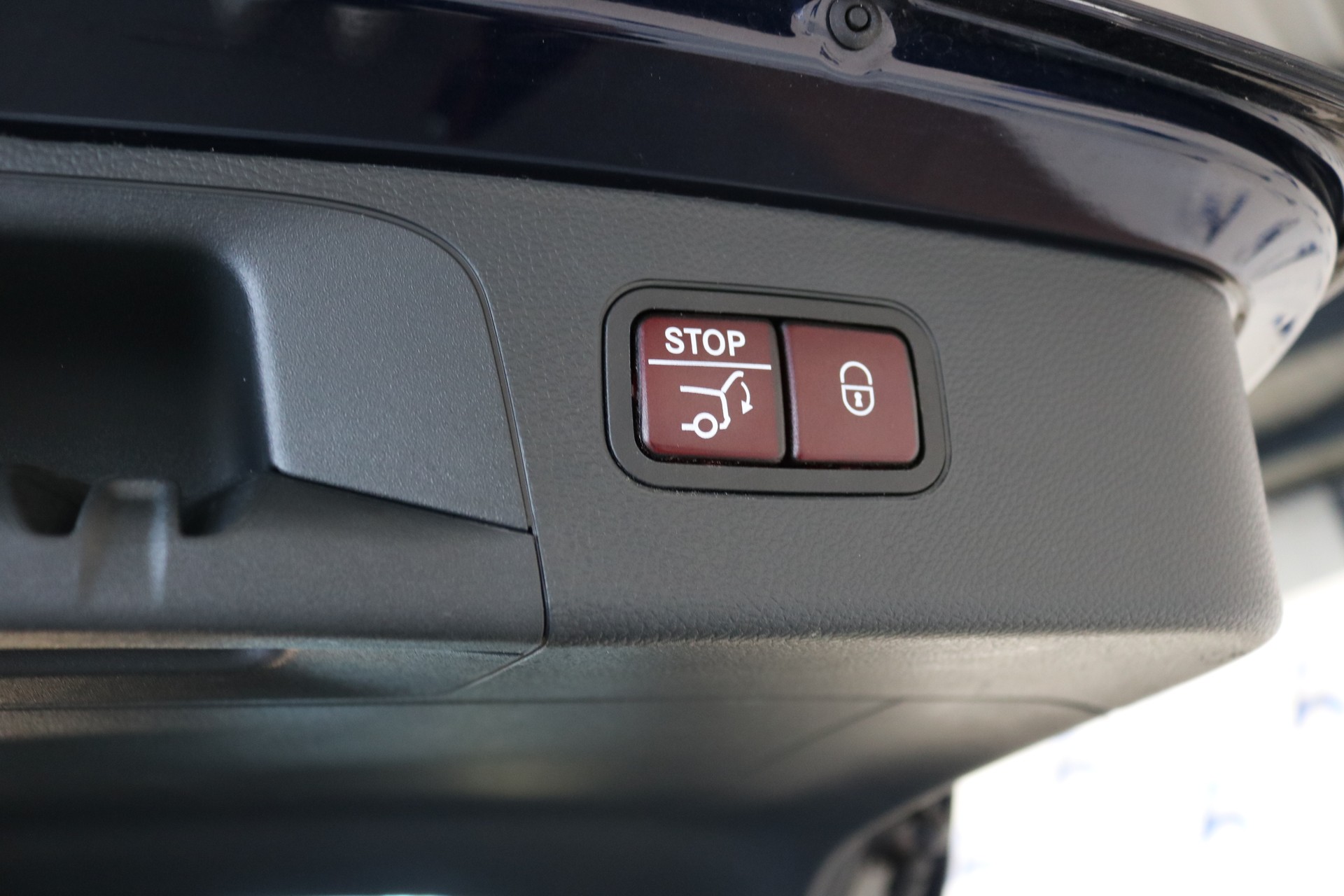 MERCEDES-BENZ GLC 300 4Matic Exclusive 9G-Tronic-image-29