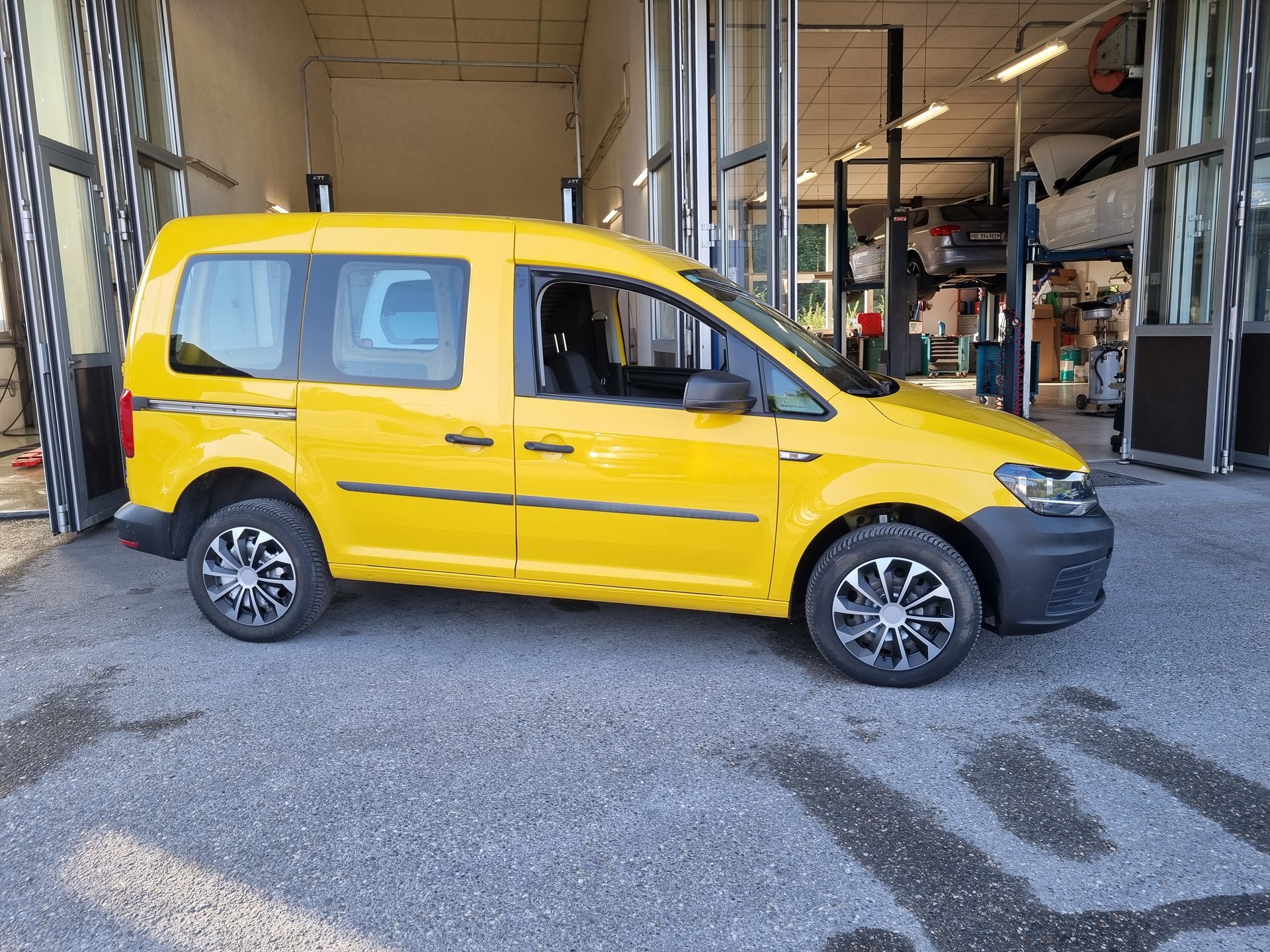 VW Caddy 2.0TDI 4Motion BlueMotion Technology DSG-image-2