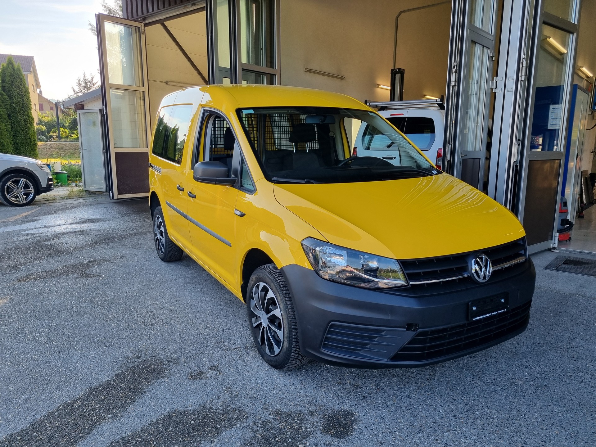 VW Caddy 2.0TDI 4Motion BlueMotion Technology DSG-image-1