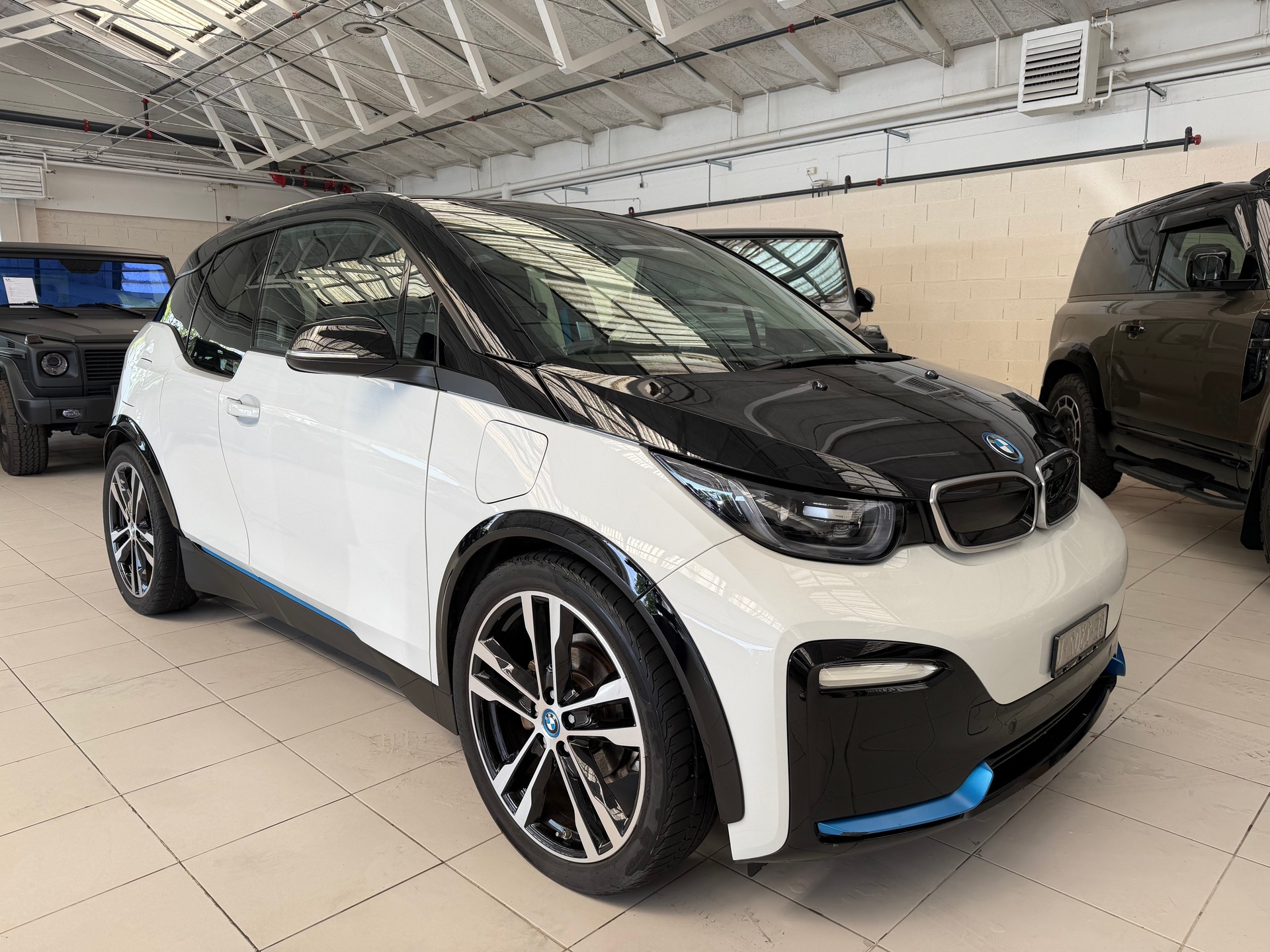 BMW i3s (94Ah) Range Extender-showroom-element-1