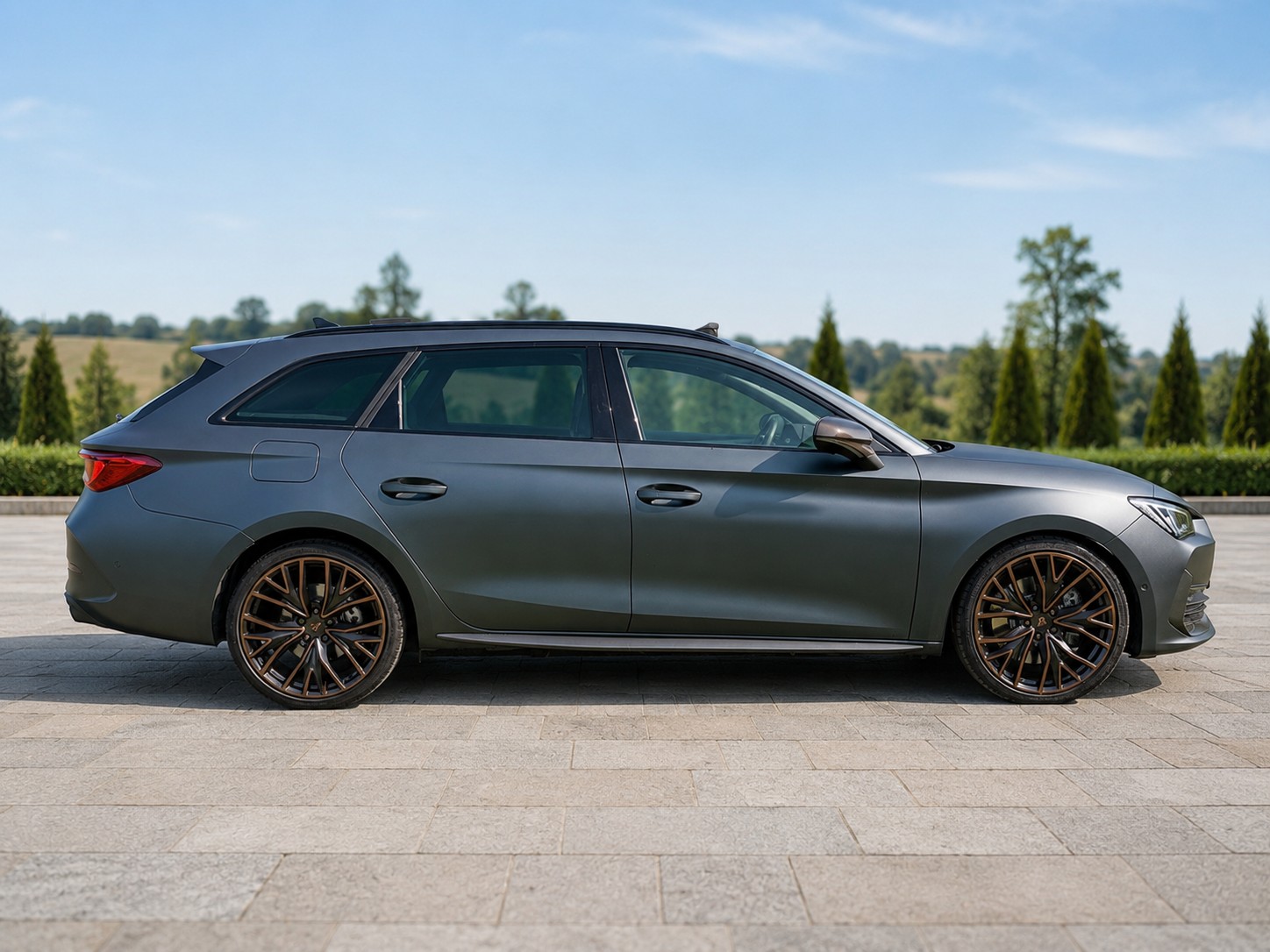 CUPRA 2.0 TSI 370 VZ CUP 4Drive DSG-image-2