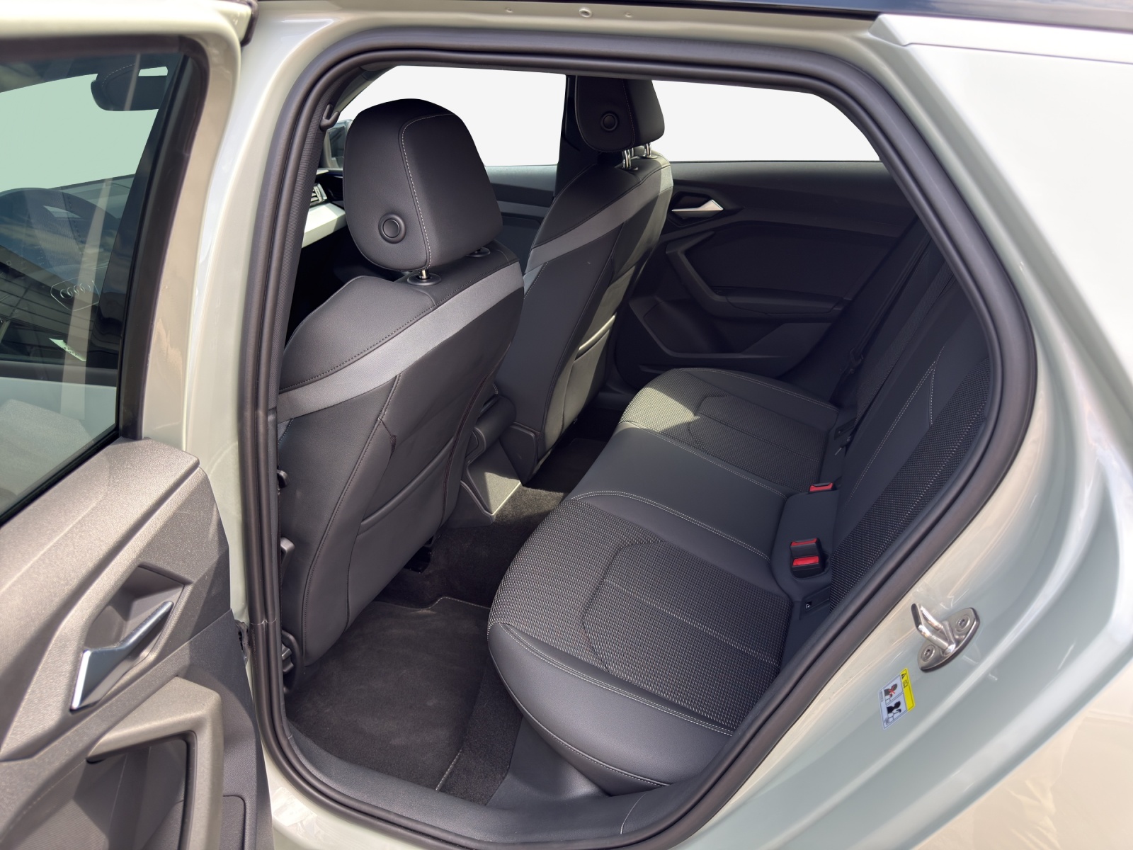 AUDI A1 Sportback 30 TFSI S Line Attraction S-tronic-image-11
