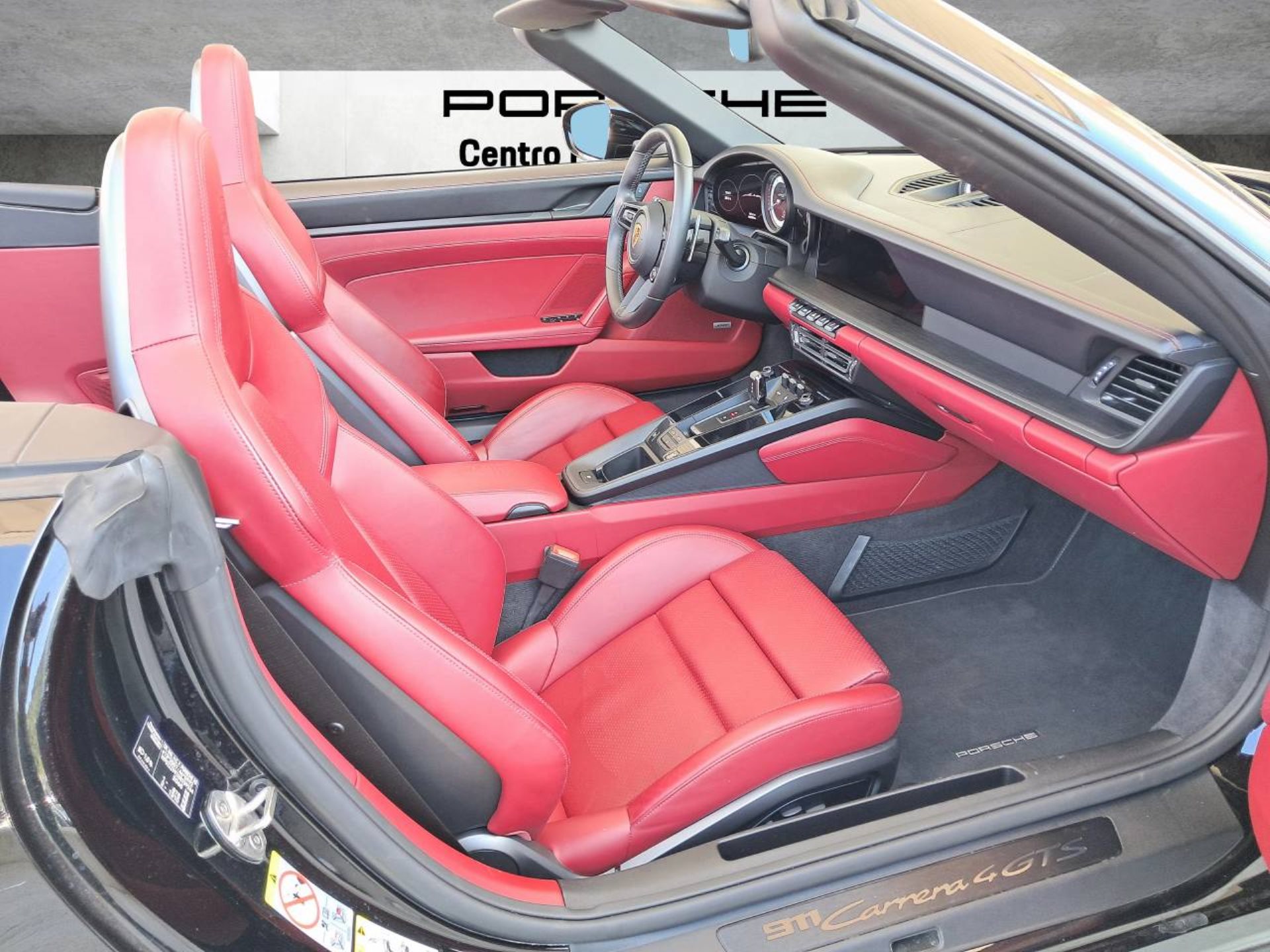 PORSCHE 911 Carrera 4 GTS Cabriolet (MY22)-image-14