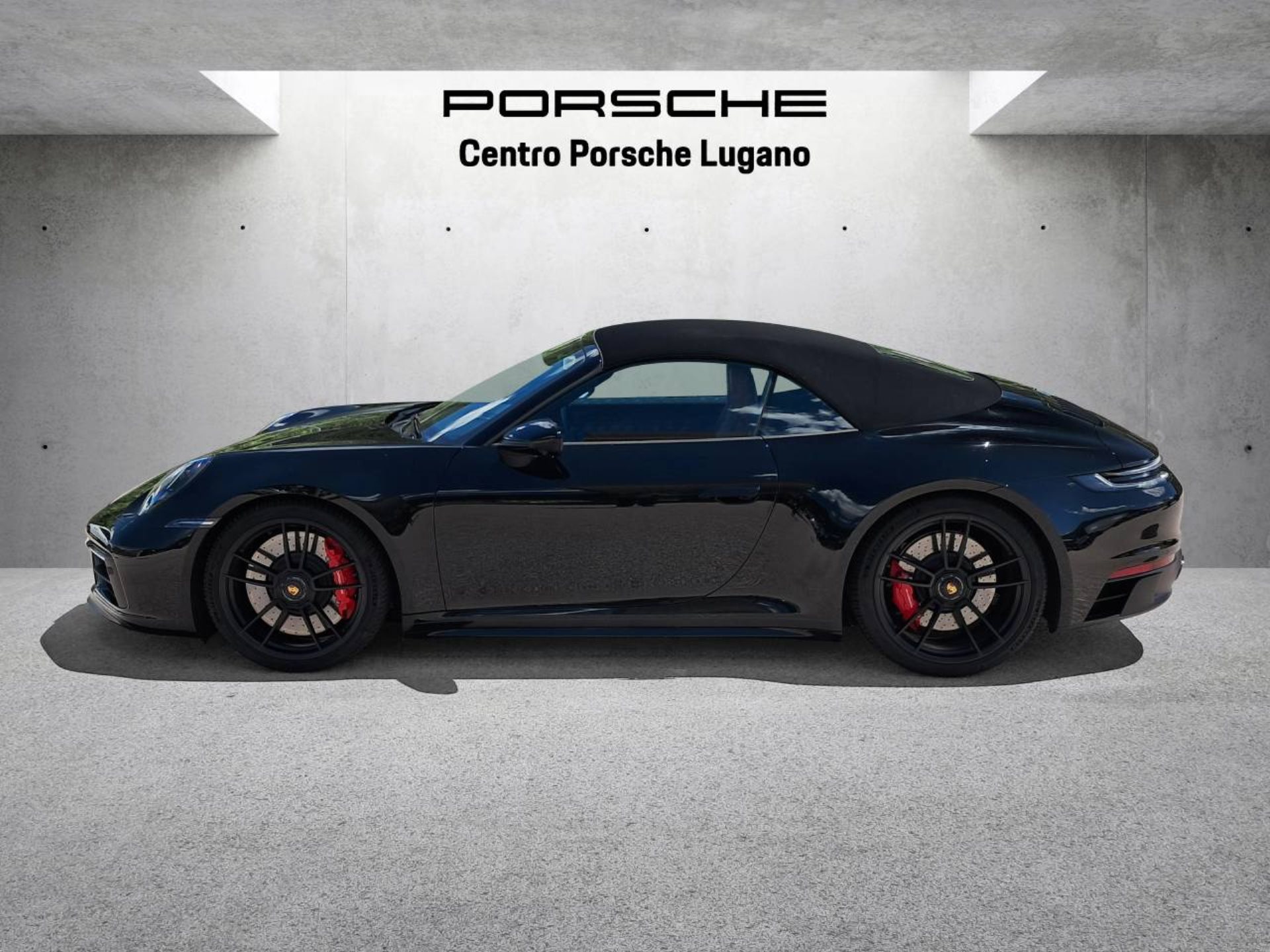 PORSCHE 911 Carrera 4 GTS Cabriolet (MY22)-image-12