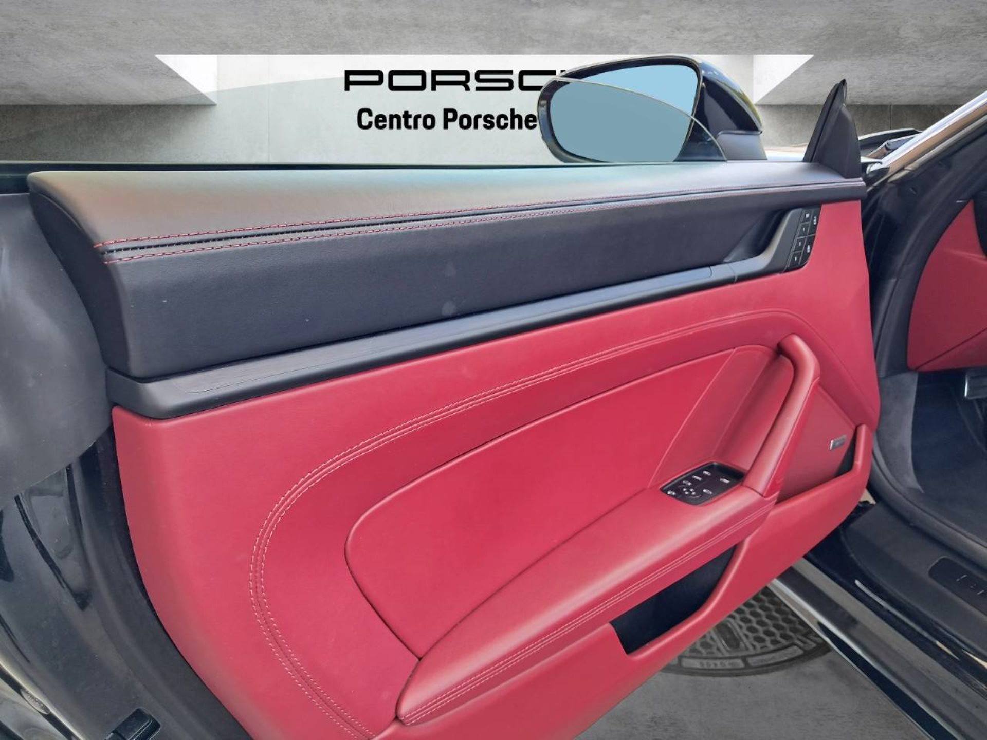 PORSCHE 911 Carrera 4 GTS Cabriolet (MY22)-image-29