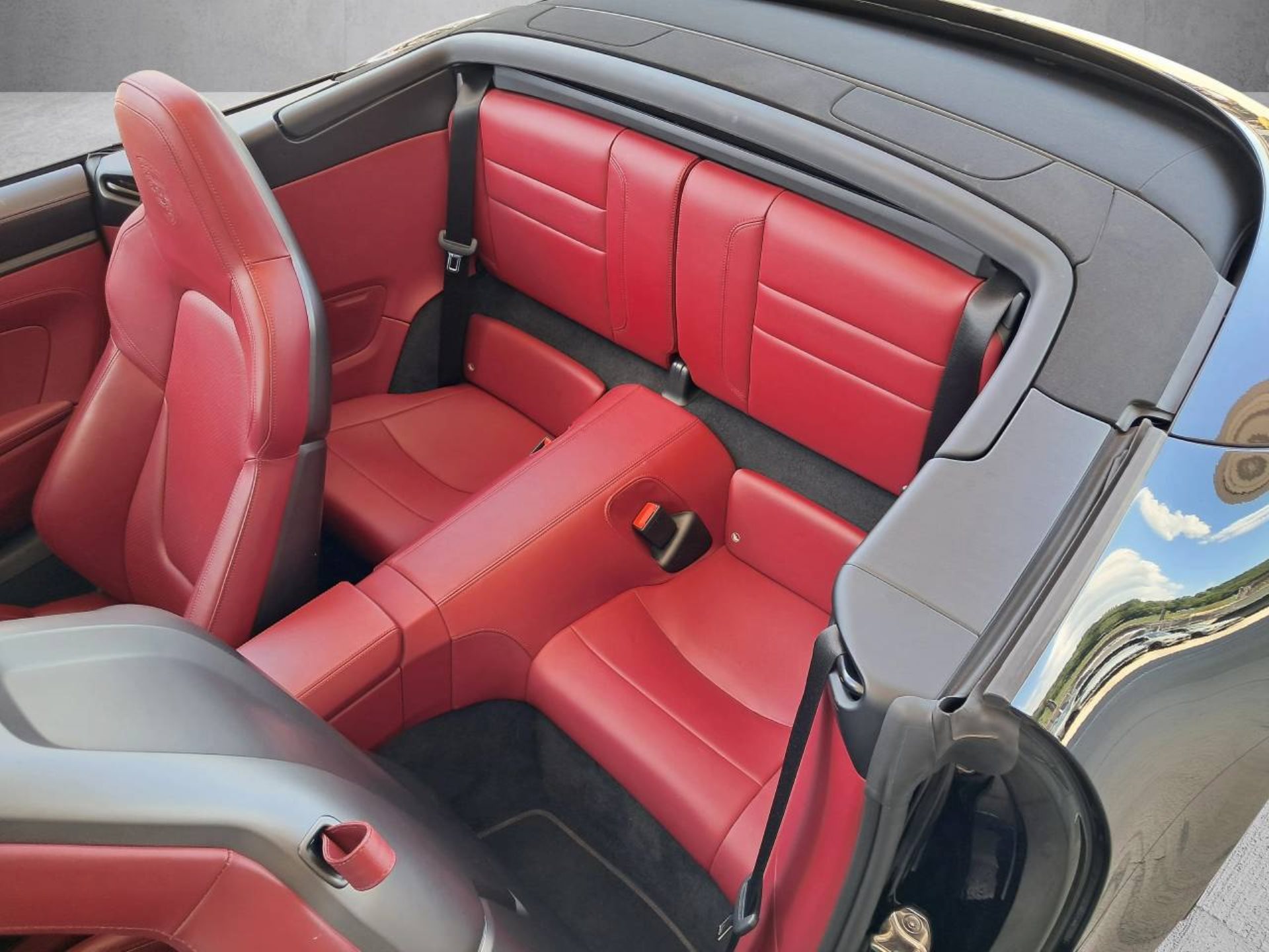 PORSCHE 911 Carrera 4 GTS Cabriolet (MY22)-image-16
