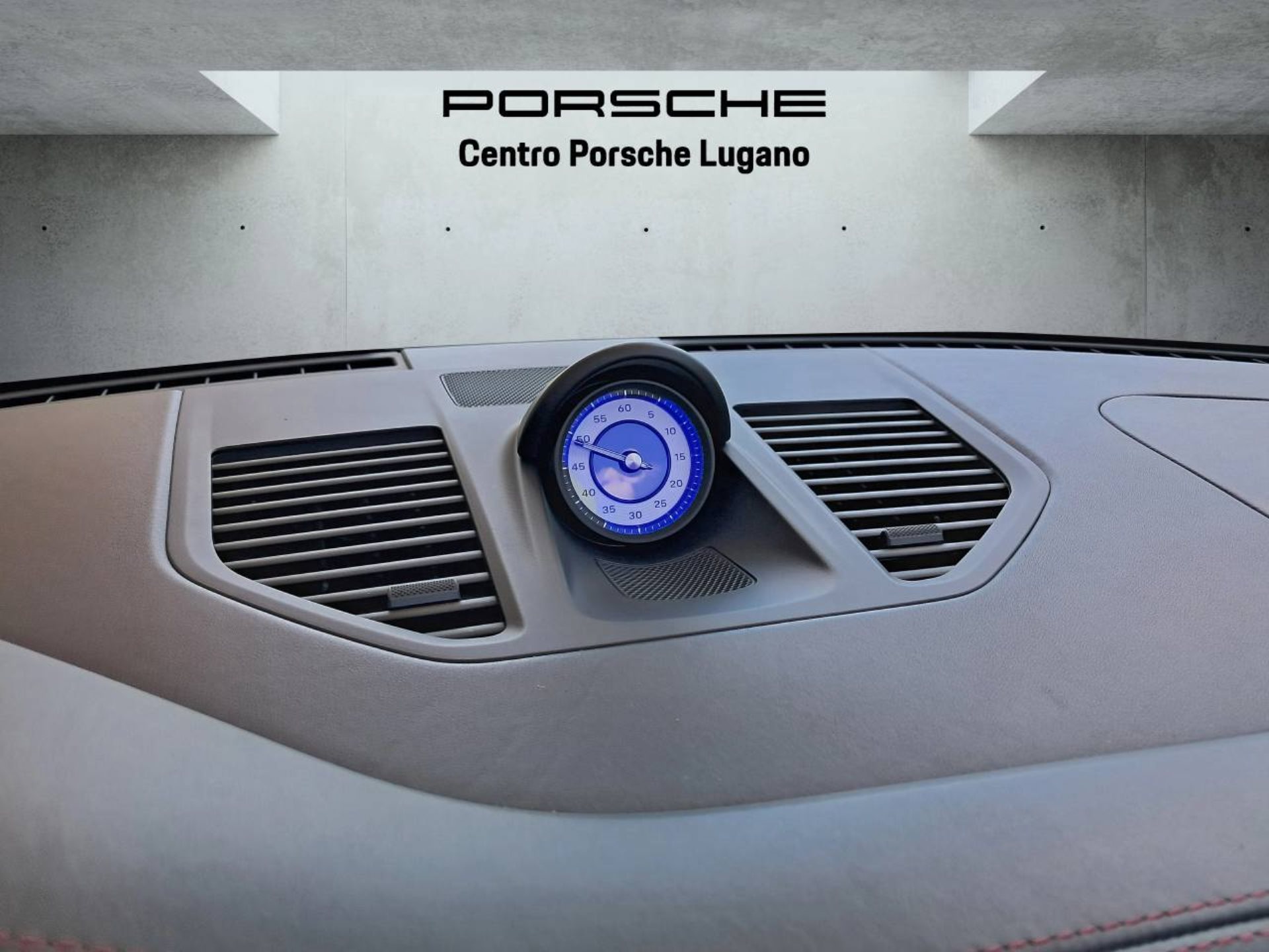 PORSCHE 911 Carrera 4 GTS Cabriolet (MY22)-image-23