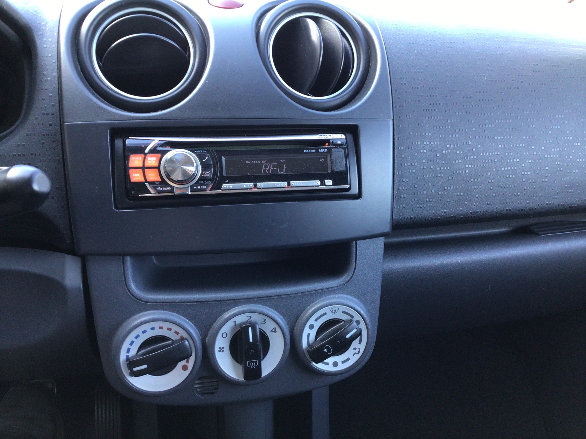 MITSUBISHI Colt 1.1 12V-image-11