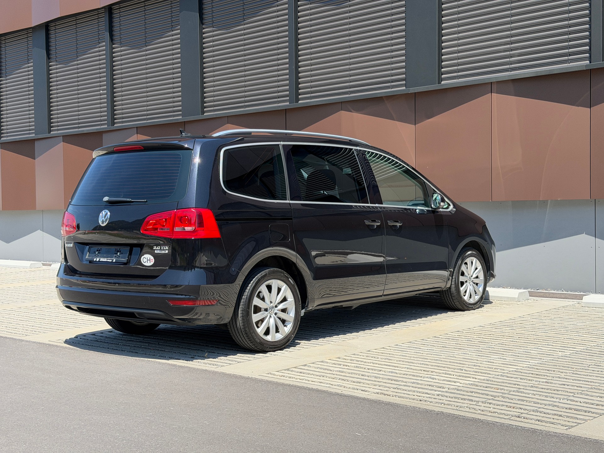VW Sharan 2.0 TDI BlueMotion DSG *7-Plätzer* *Tempomat*-image-5