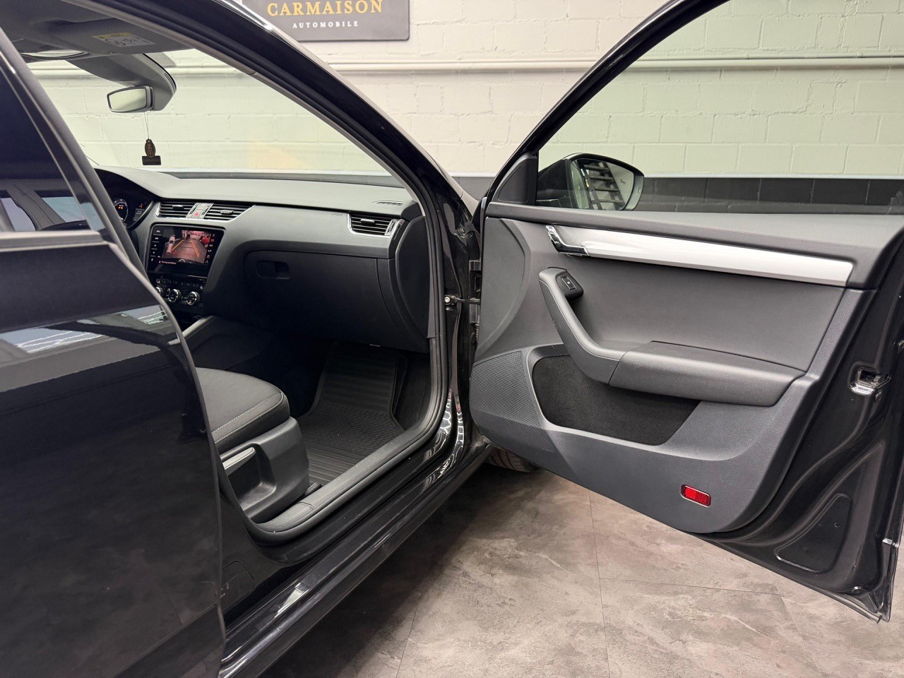 SKODA Octavia Combi 1.5 TSI Ambition DSG-image-25