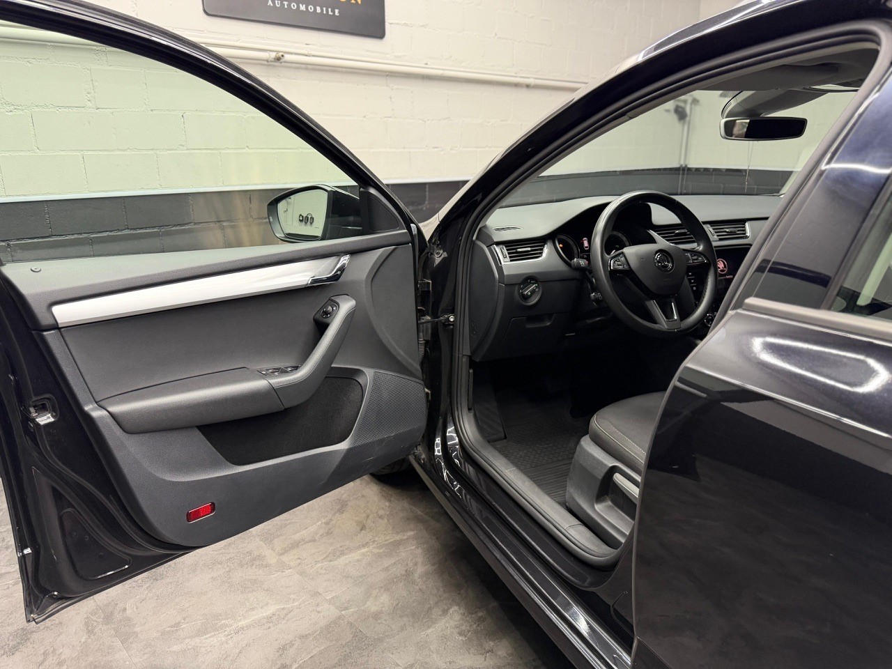 SKODA Octavia Combi 1.5 TSI Ambition DSG-image-11