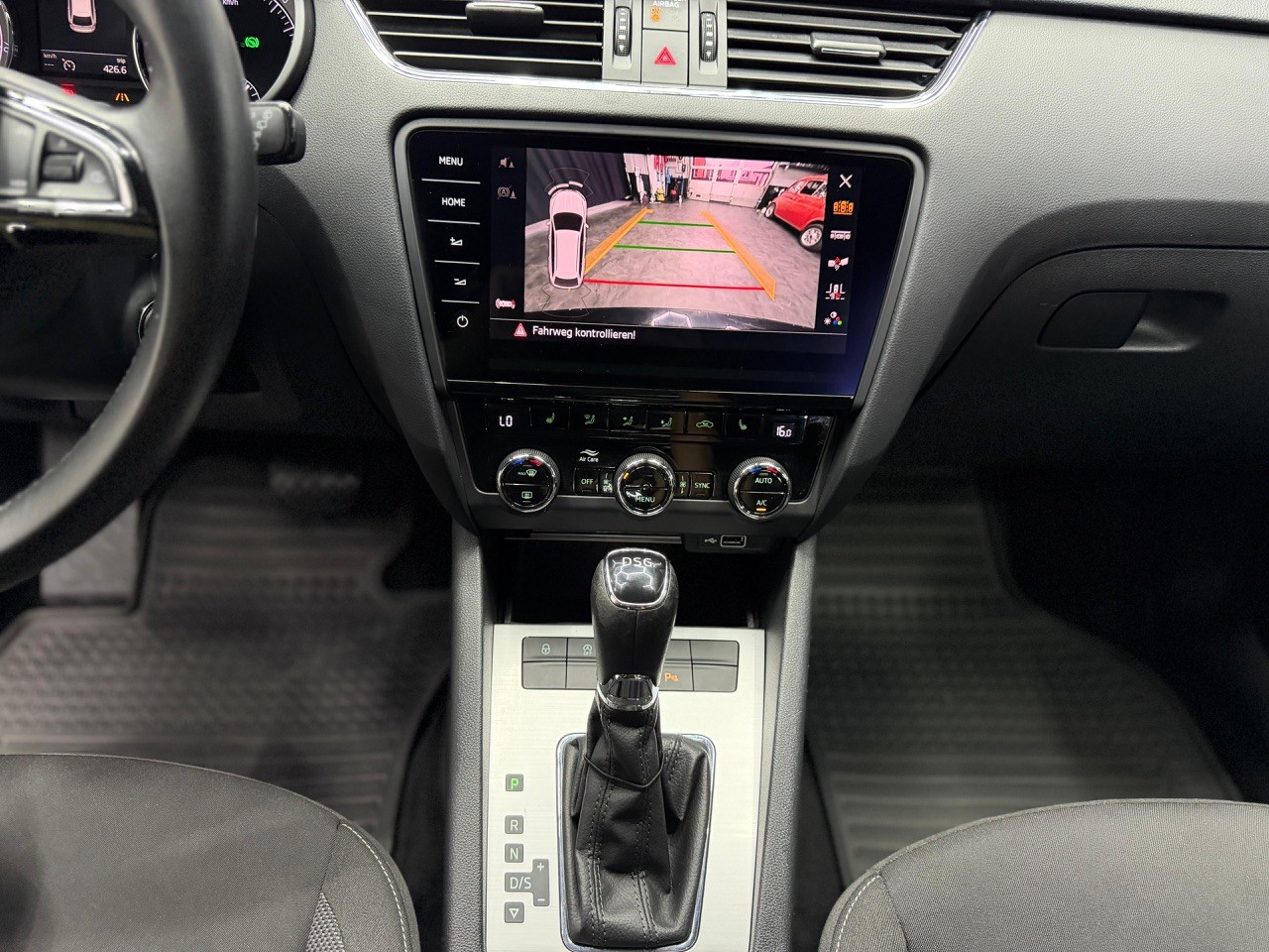SKODA Octavia Combi 1.5 TSI Ambition DSG-image-15