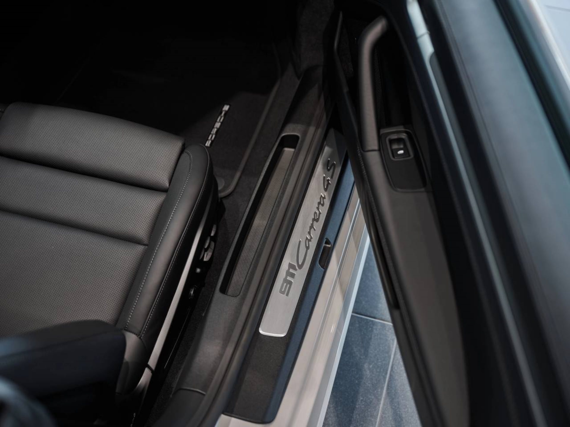 PORSCHE 911 Carrera 4S Cabriolet-image-29