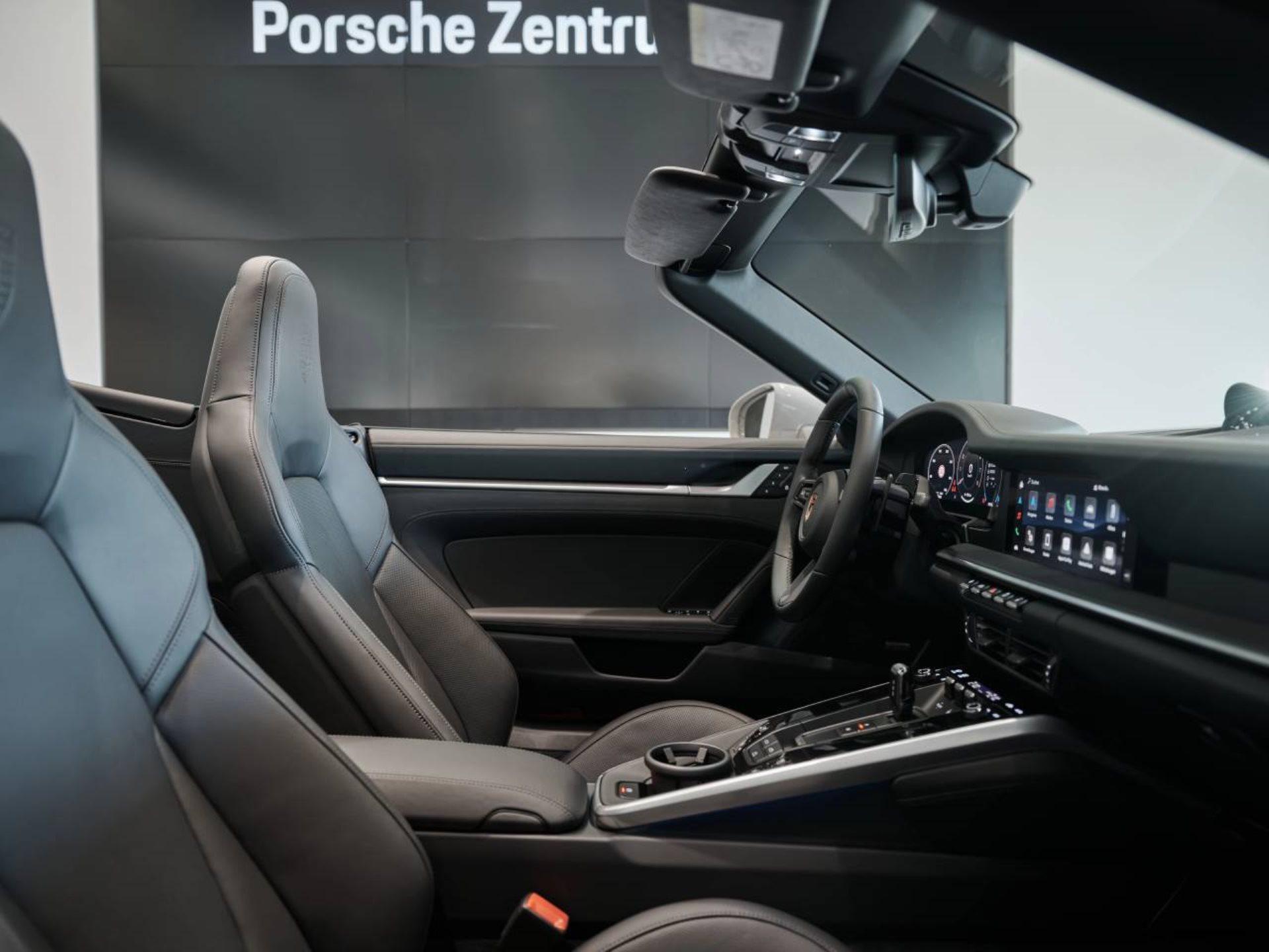 PORSCHE 911 Carrera 4S Cabriolet-image-24