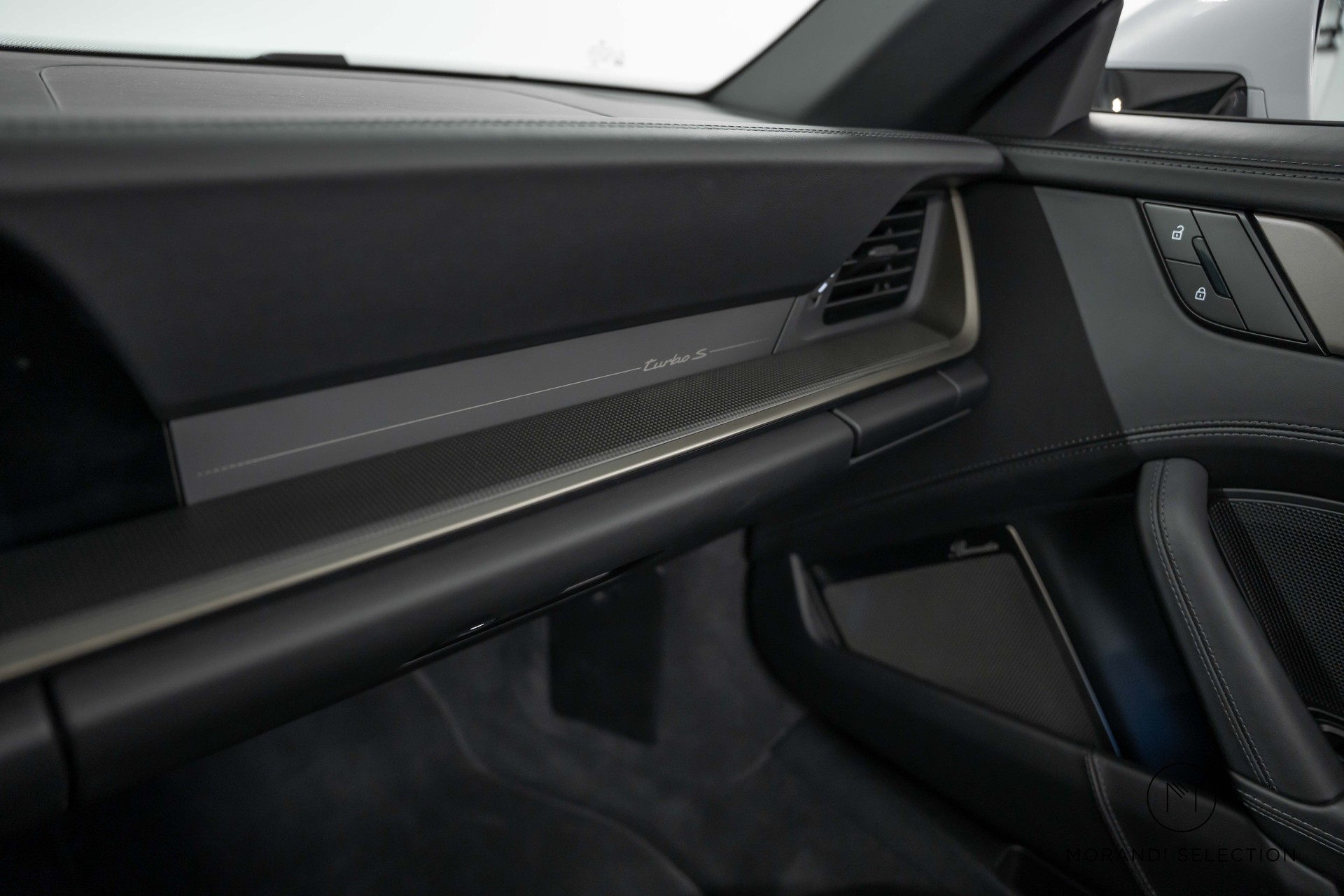 PORSCHE 911 Cabriolet 3.6 Turbo S PDK-image-28