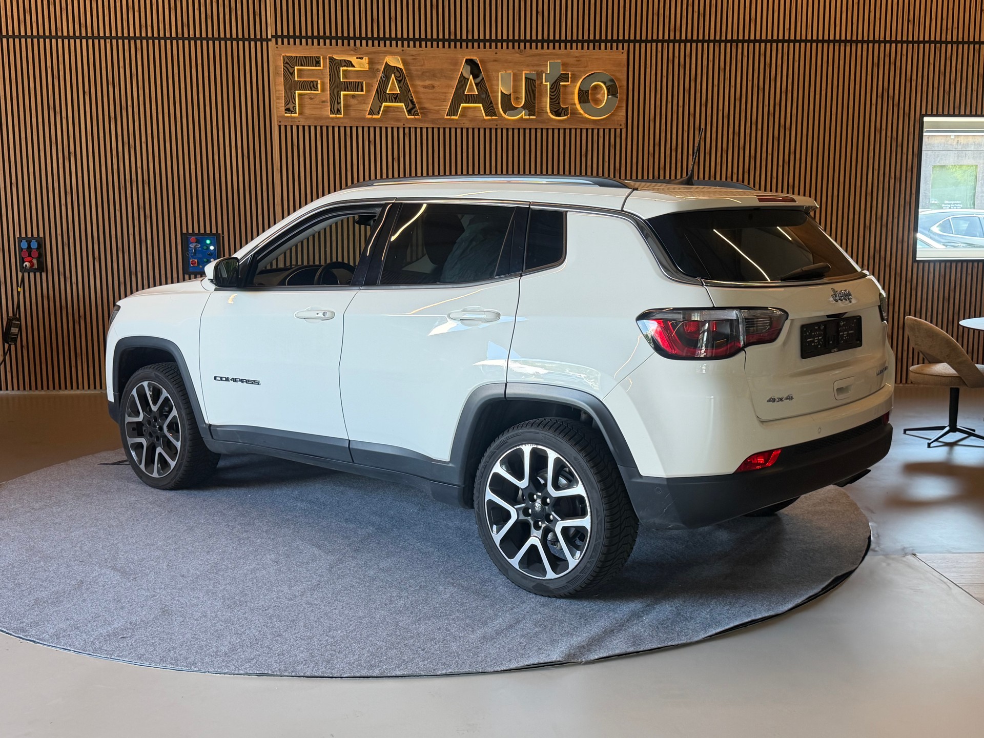 JEEP Compass 1.4 MultiAir Limited AWD-image-6