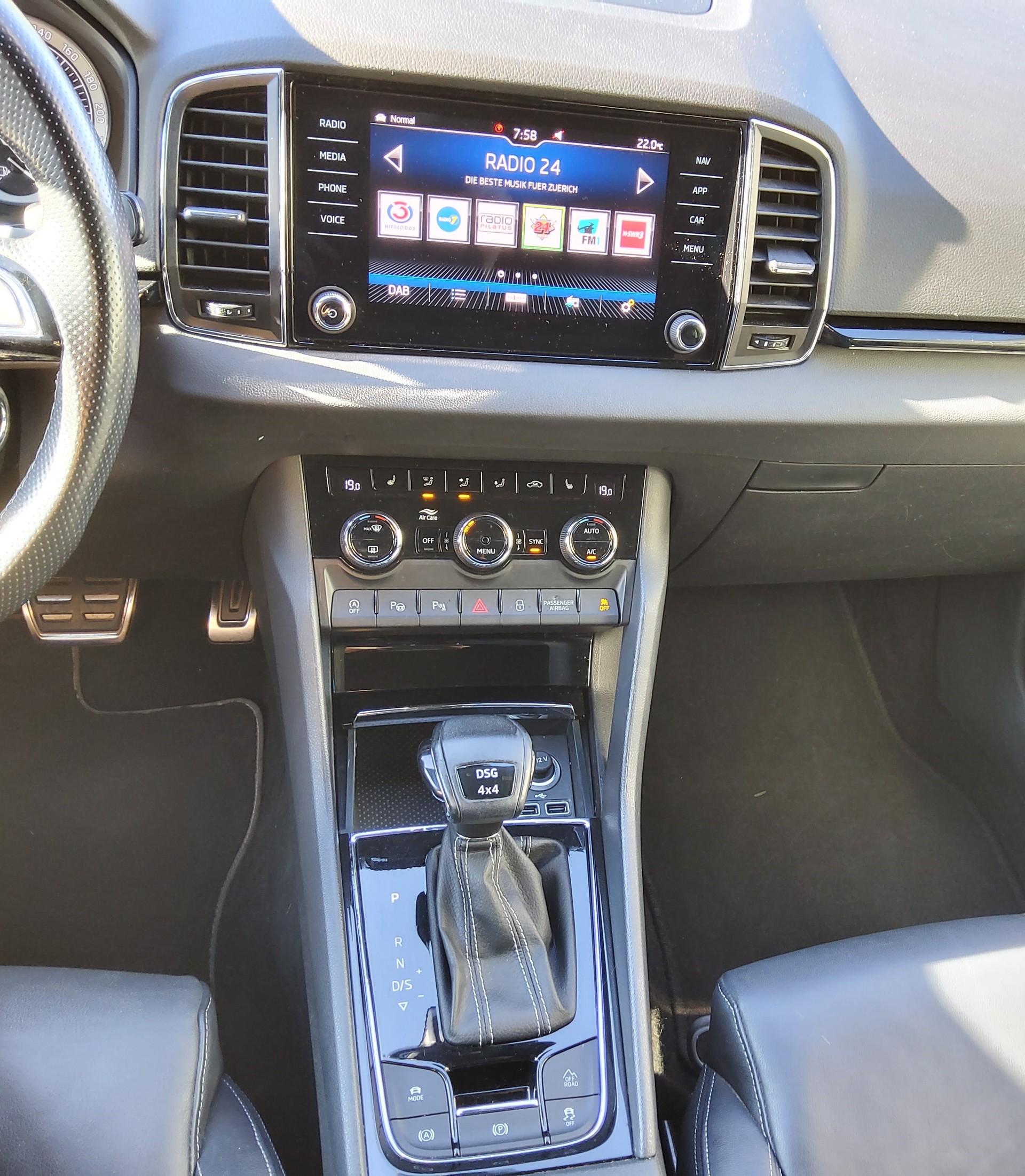 SKODA Karoq 2.0 TSI SportLine 4x4 DSG-image-11