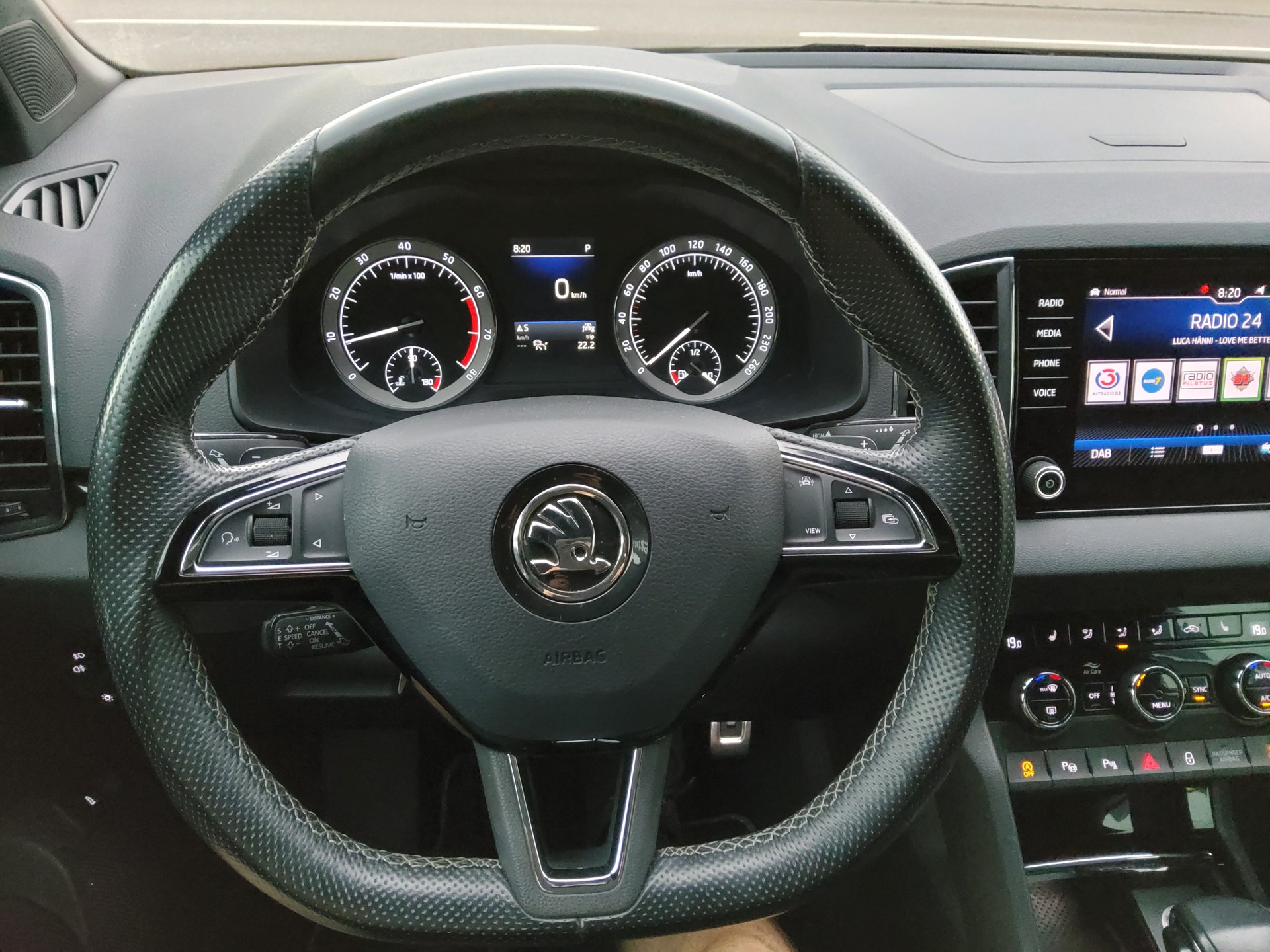 SKODA Karoq 2.0 TSI SportLine 4x4 DSG-image-12