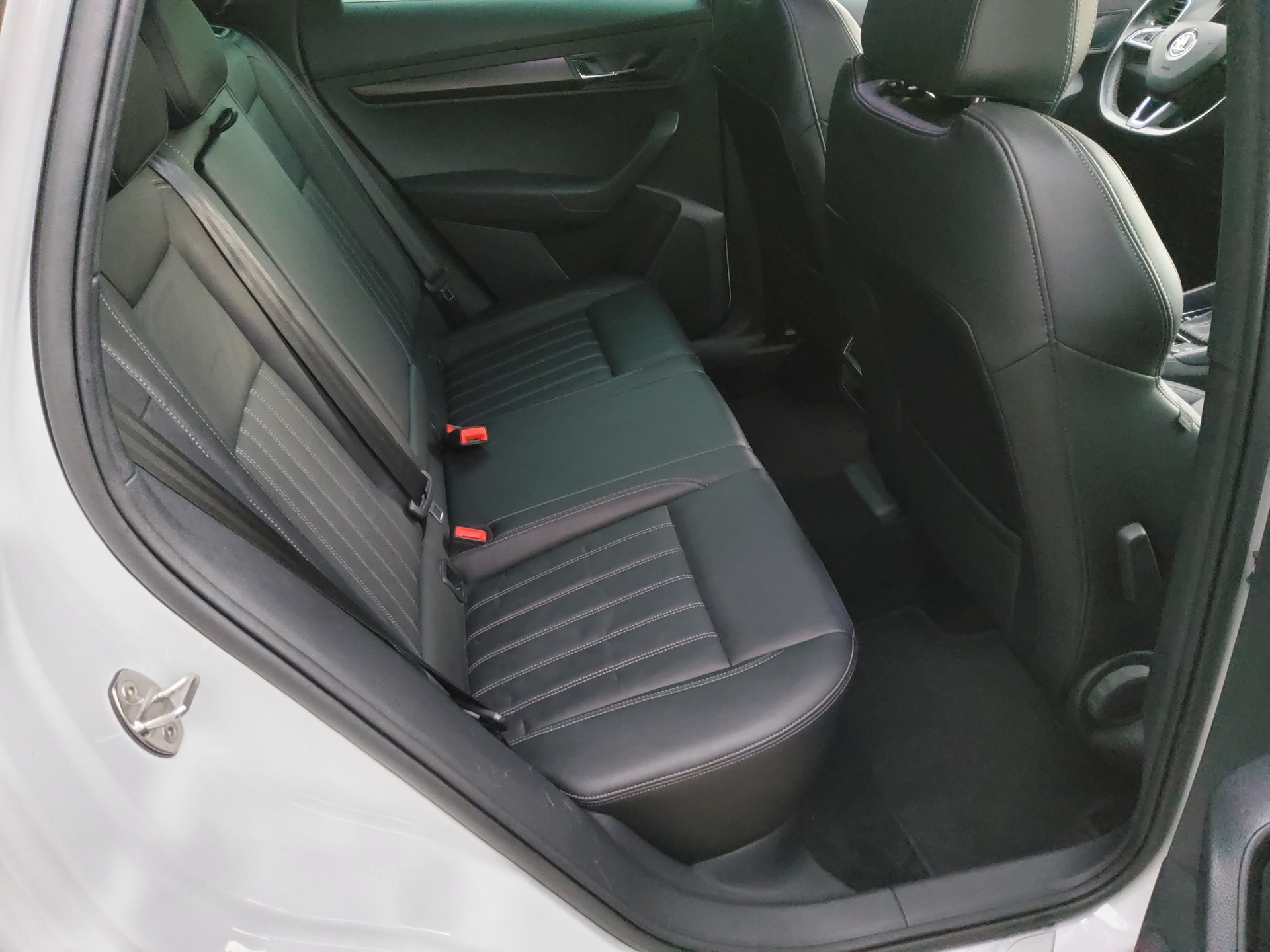 SKODA Karoq 2.0 TSI SportLine 4x4 DSG-image-9