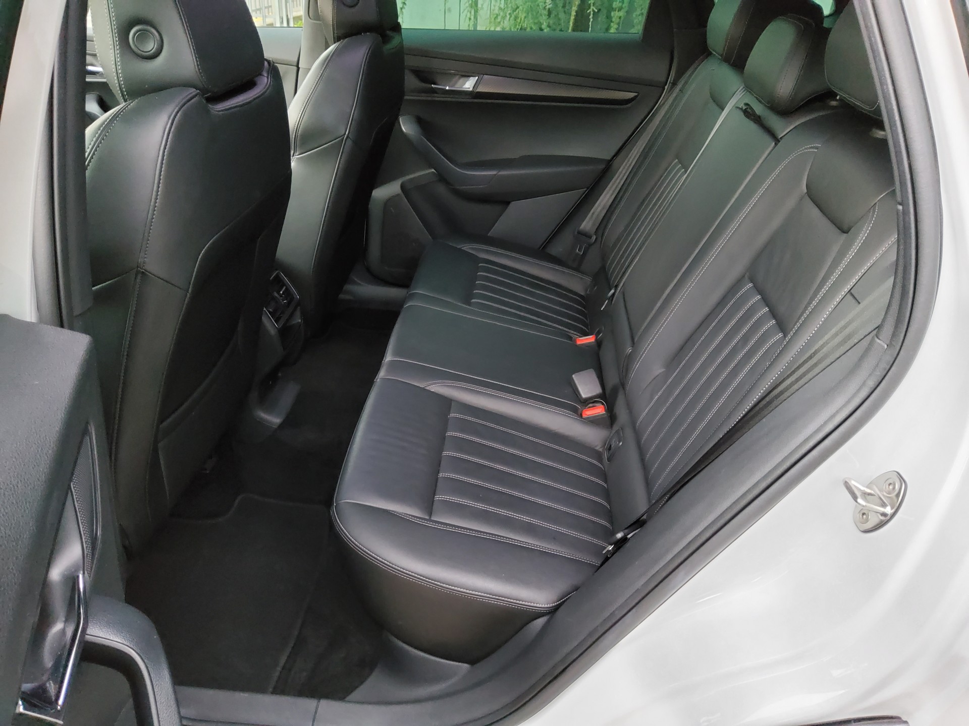 SKODA Karoq 2.0 TSI SportLine 4x4 DSG-image-8