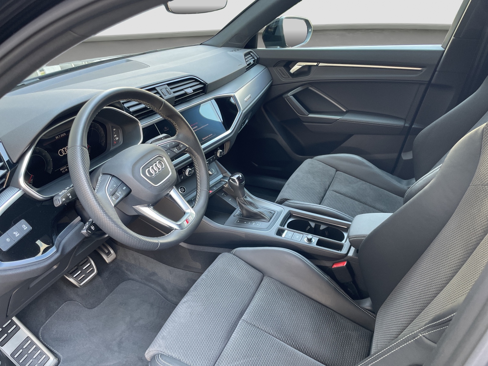 AUDI Q3 Sportback 40 TFSI S line quattro S-tronic-image-7